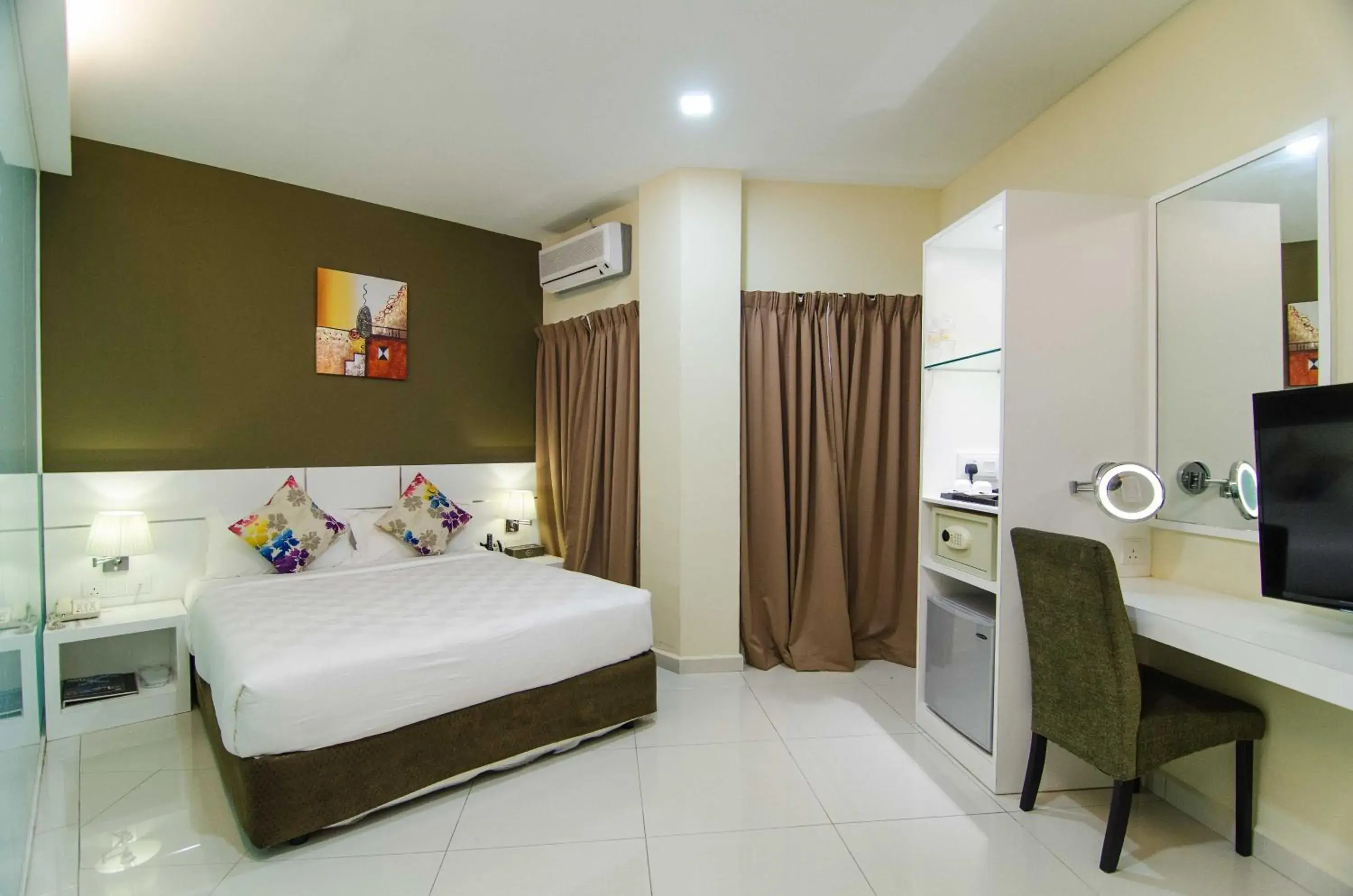 Bed in Hotel Mornington Bukit Permata Lumut