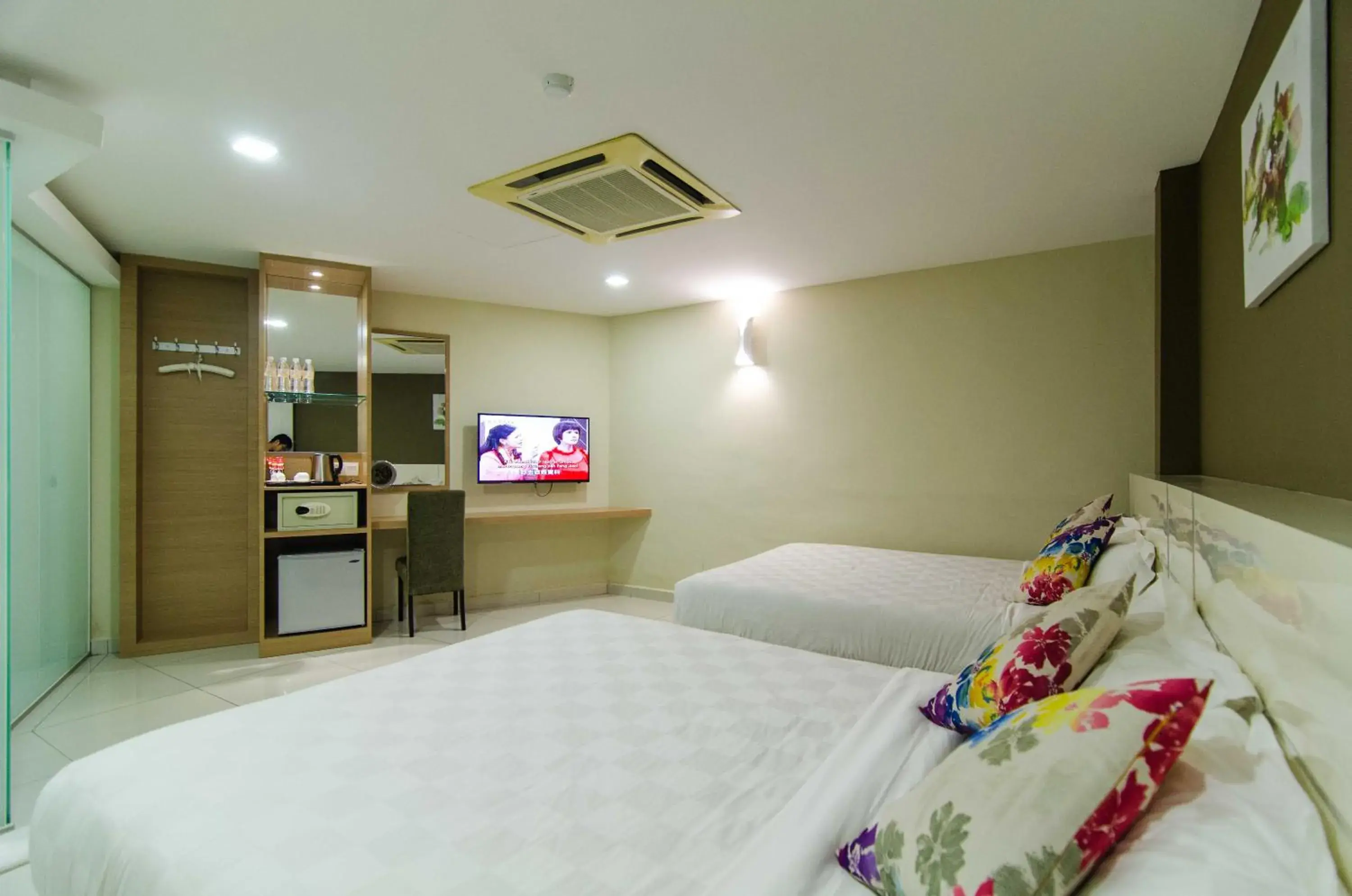 Bed in Hotel Mornington Bukit Permata Lumut