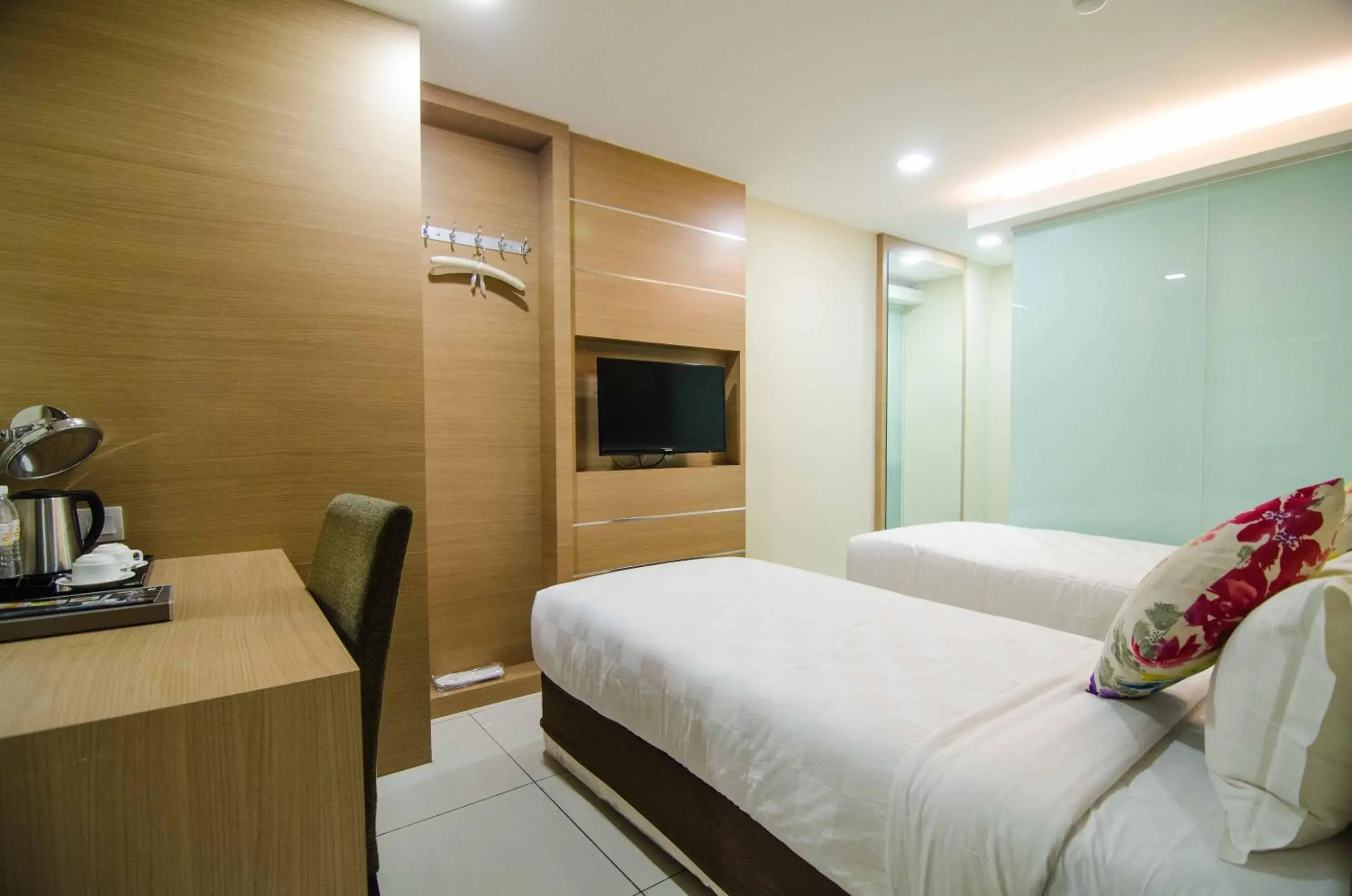 Bed in Hotel Mornington Bukit Permata Lumut