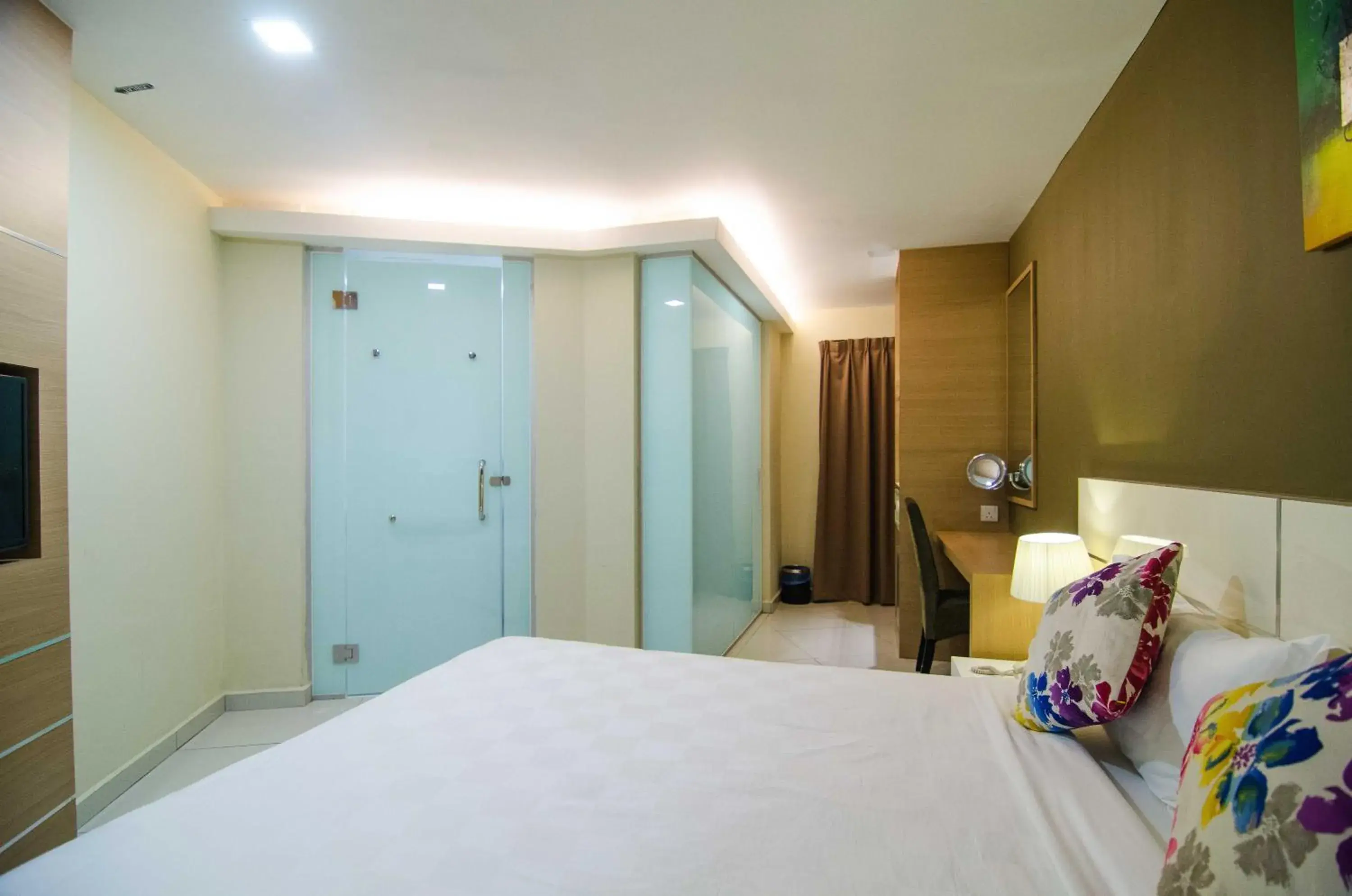 Bed in Hotel Mornington Bukit Permata Lumut