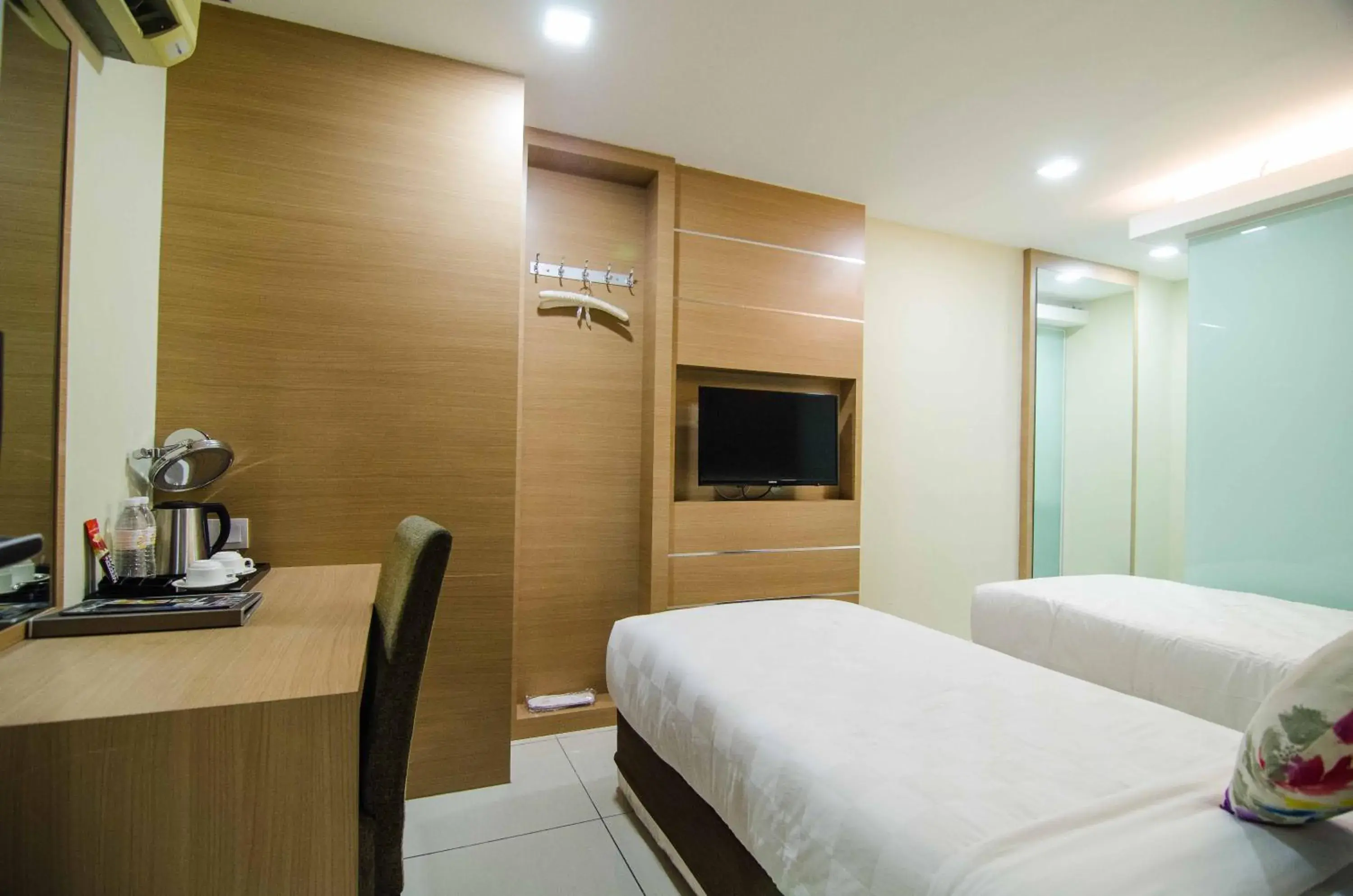 Bed in Hotel Mornington Bukit Permata Lumut