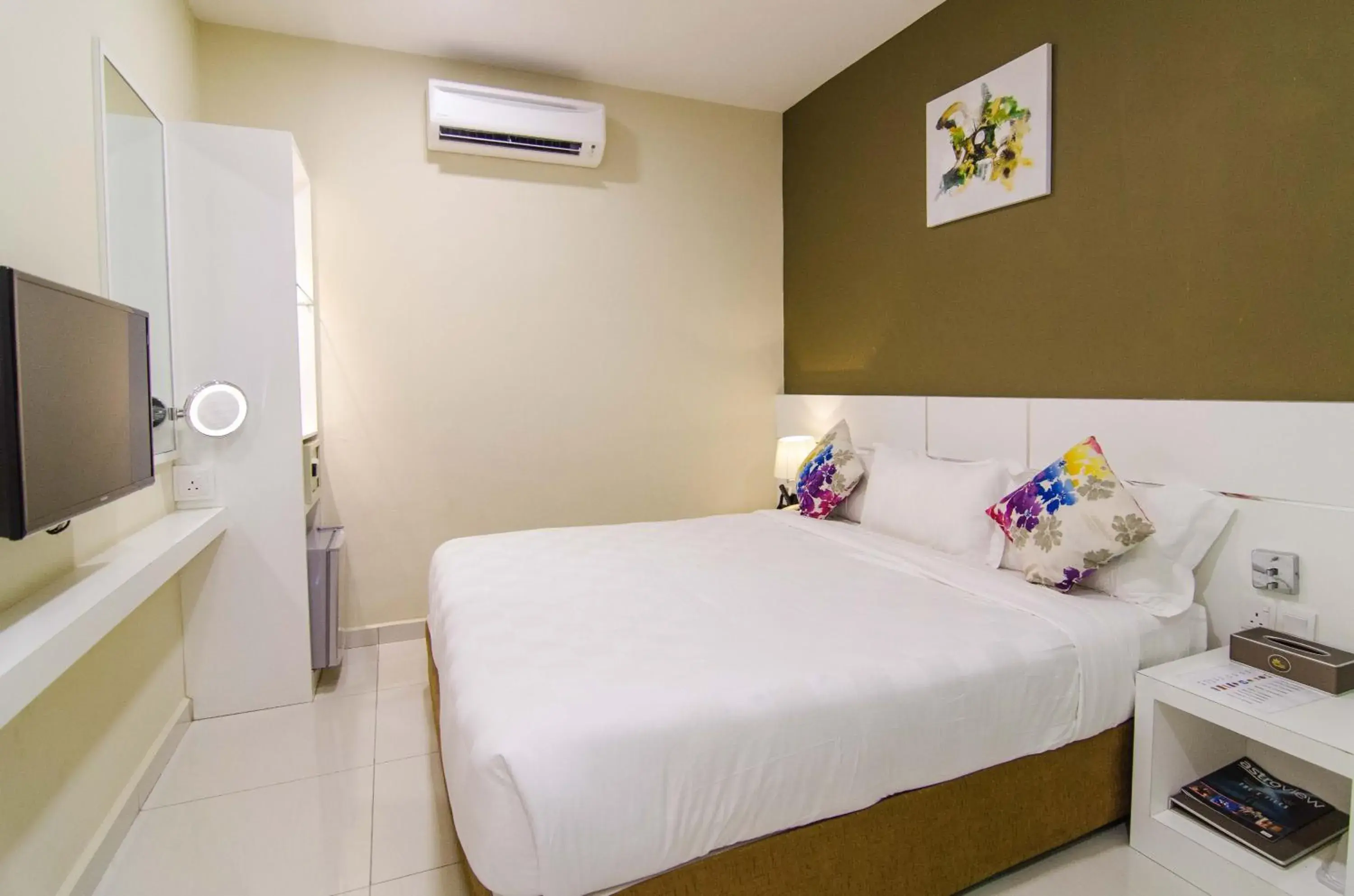 Bed in Hotel Mornington Bukit Permata Lumut