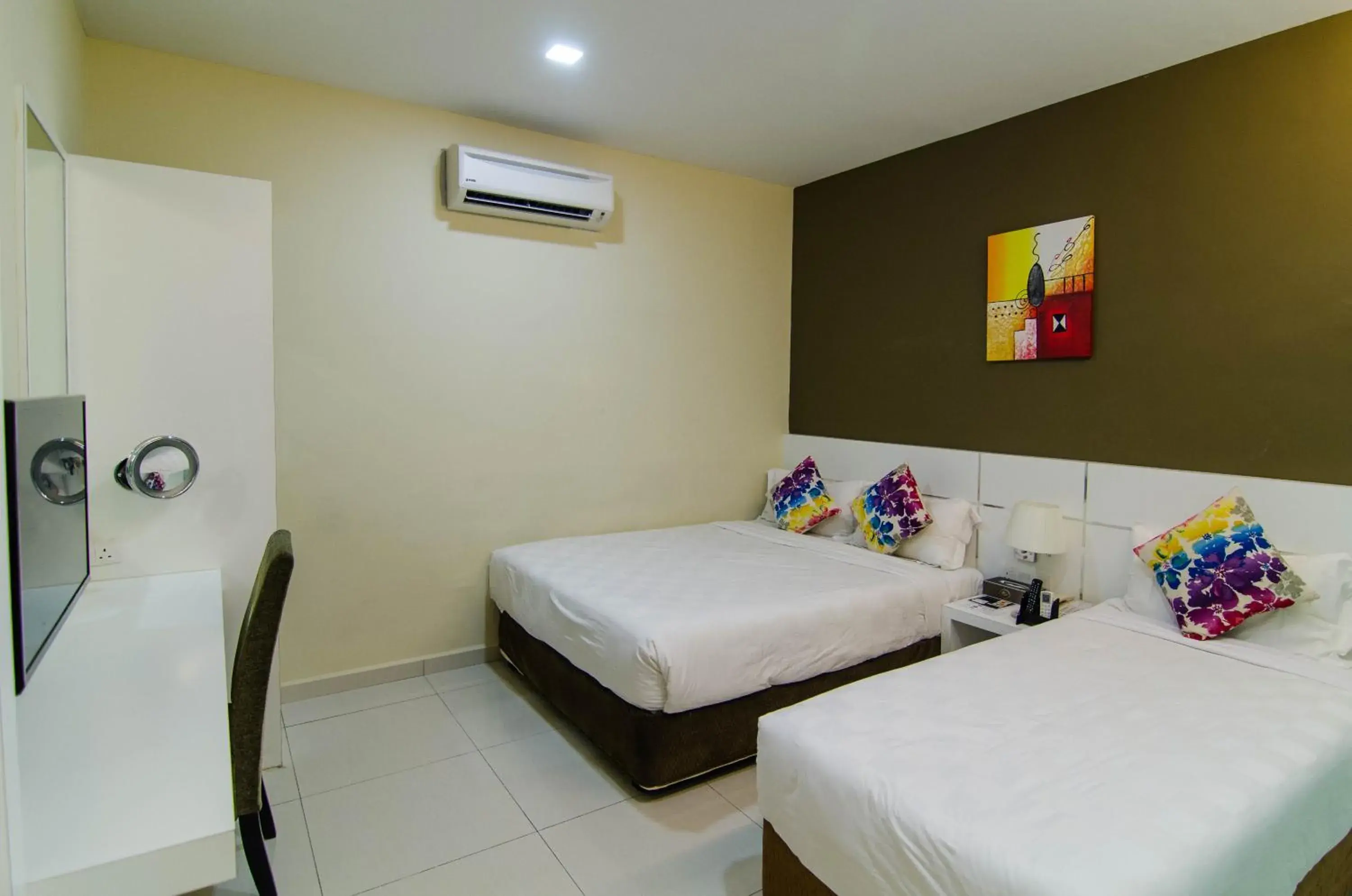 Bed in Hotel Mornington Bukit Permata Lumut