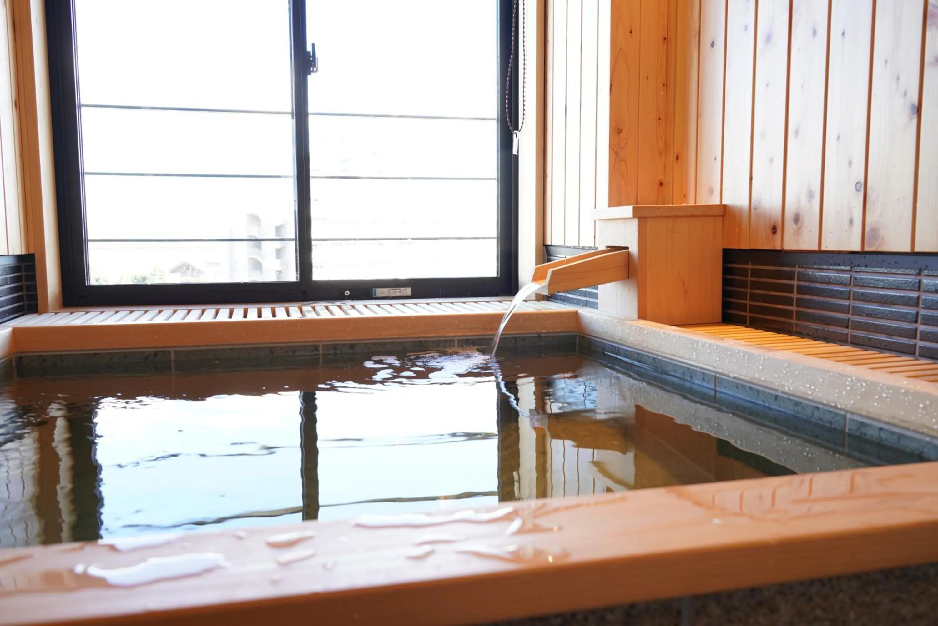 Hot Spring Bath in Dantokan Kikunoya