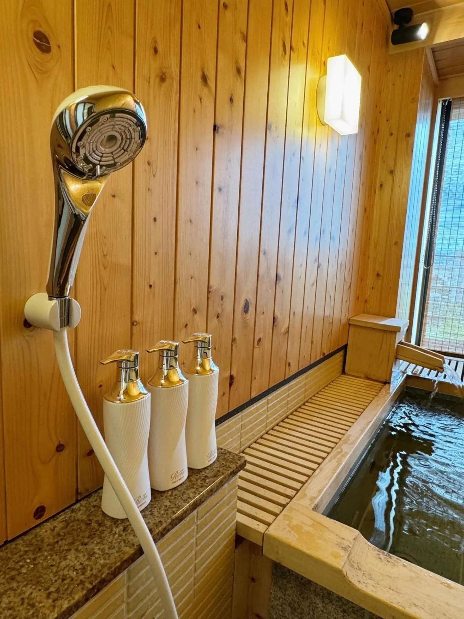 Shower in Dantokan Kikunoya