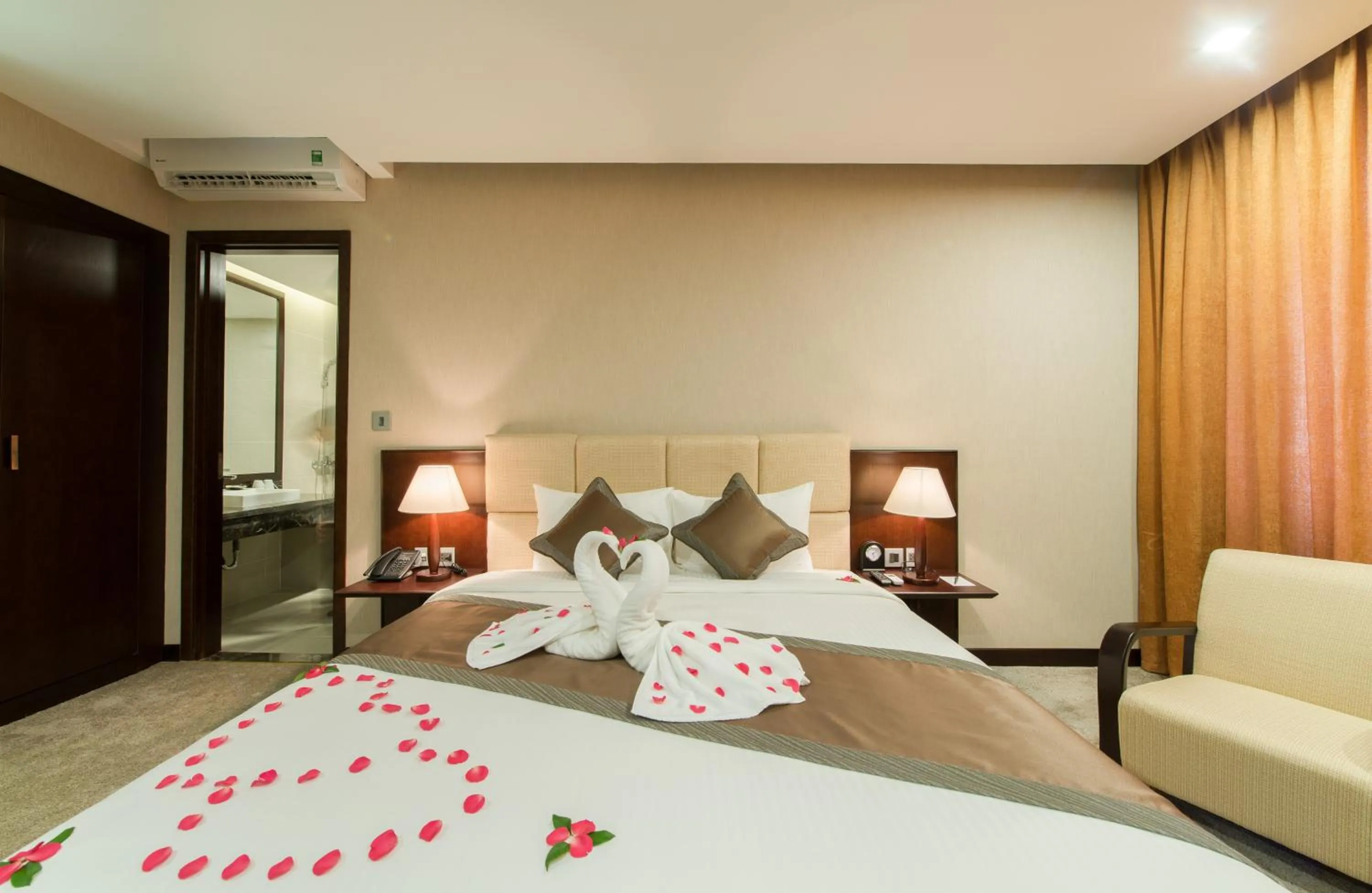 Bed in Muong Thanh Hanoi Centre Hotel