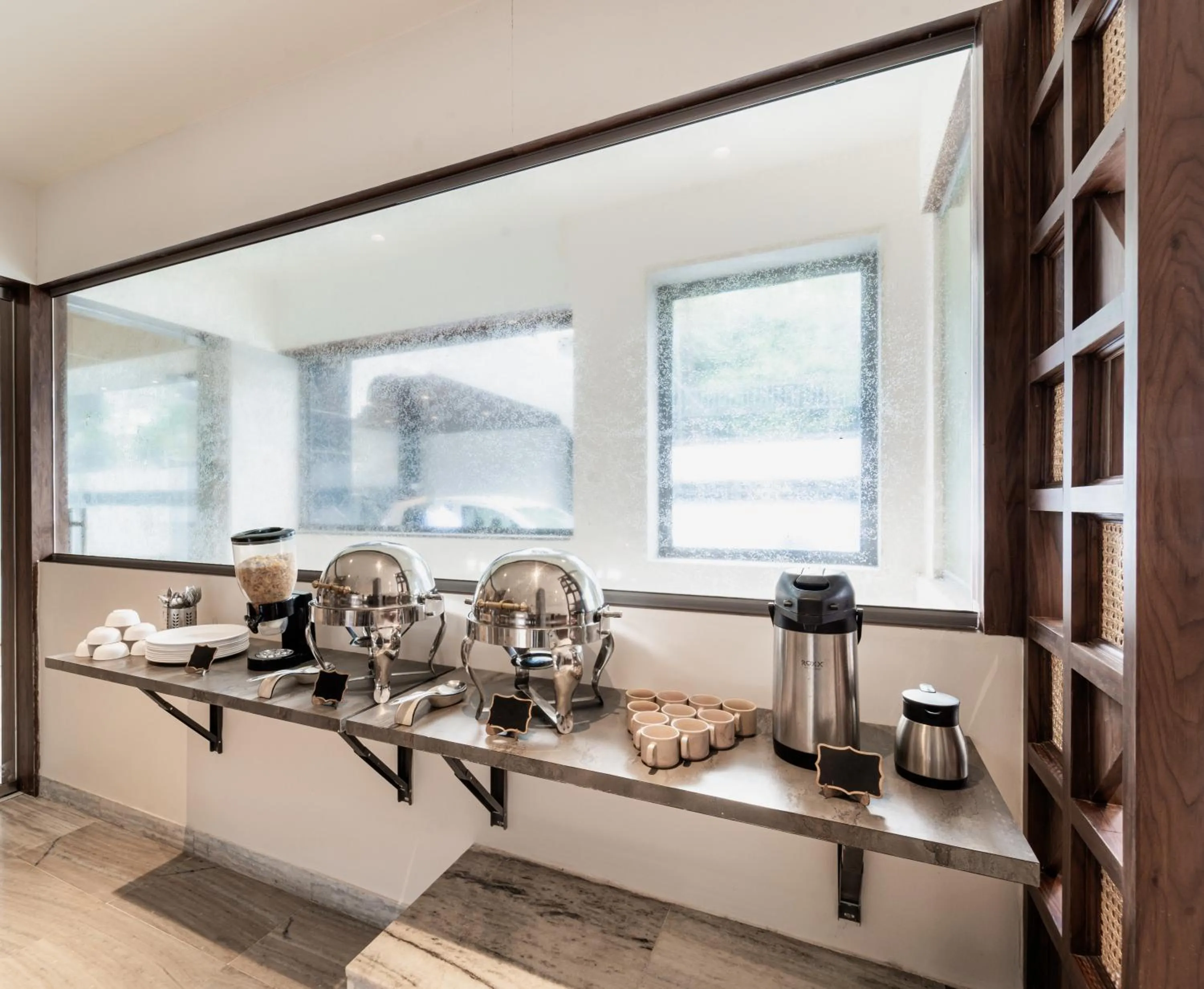 Restaurant/places to eat in Treebo Kaveri