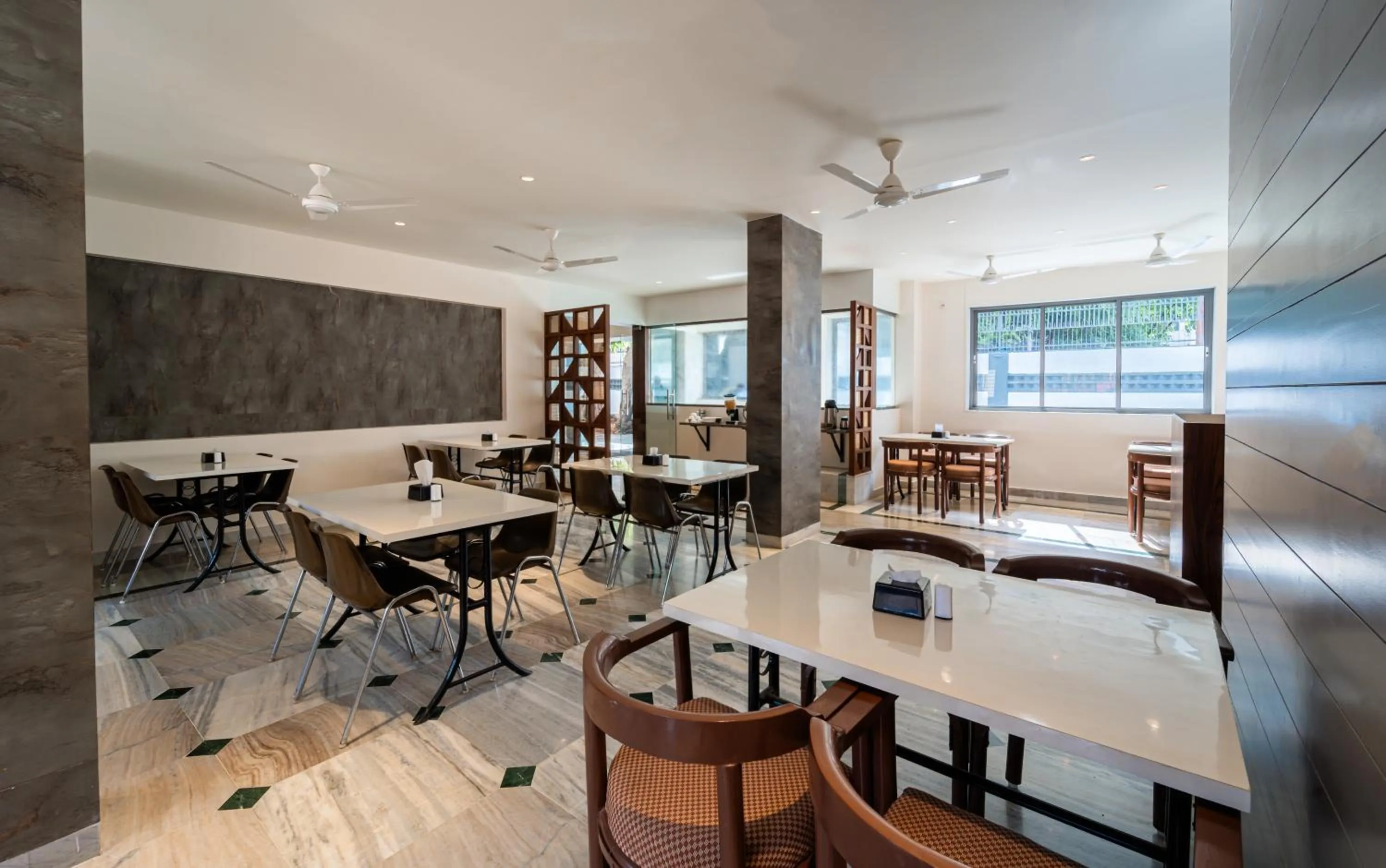 Restaurant/places to eat in Treebo Kaveri