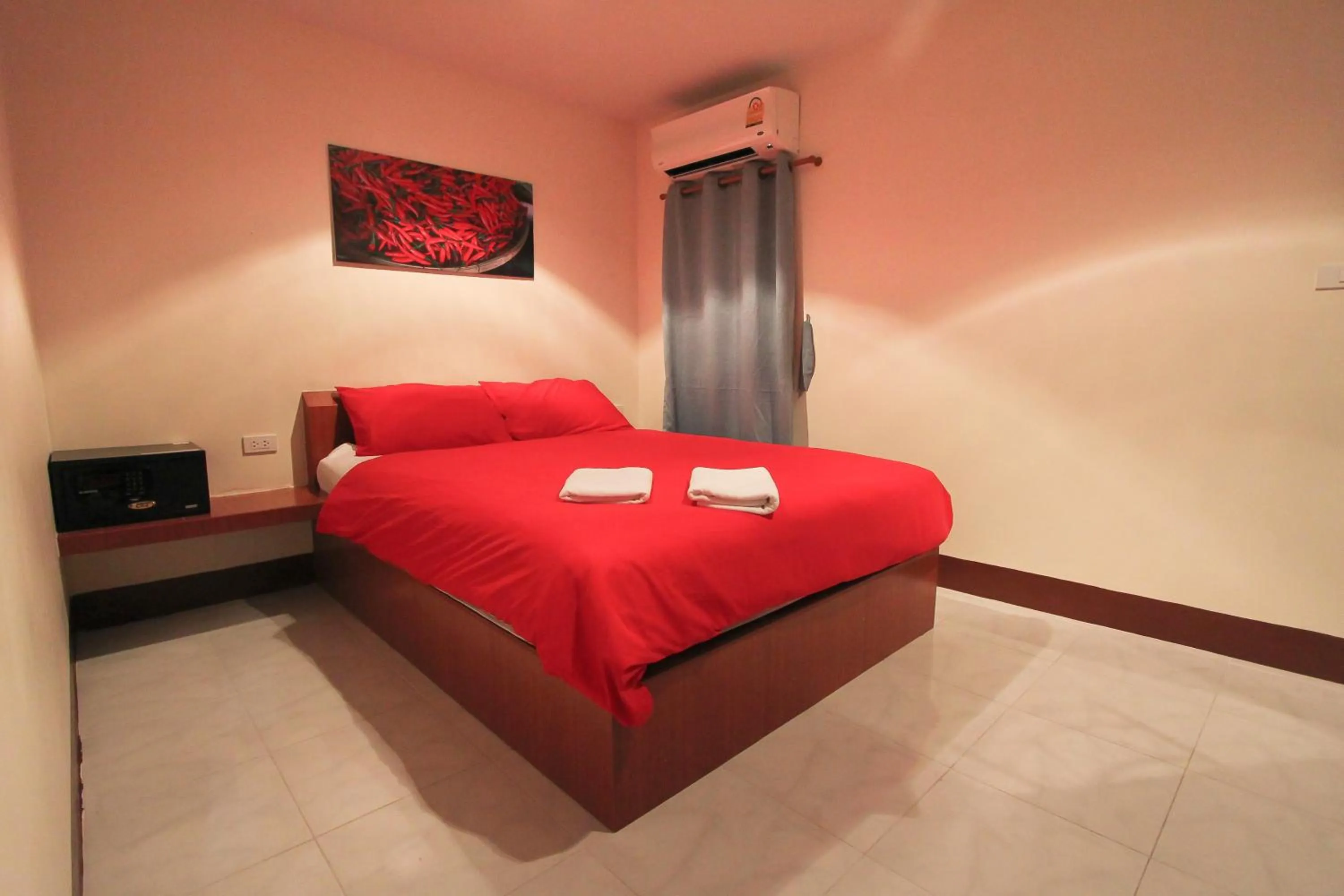 Bedroom, Bed in Walking Street Guest House