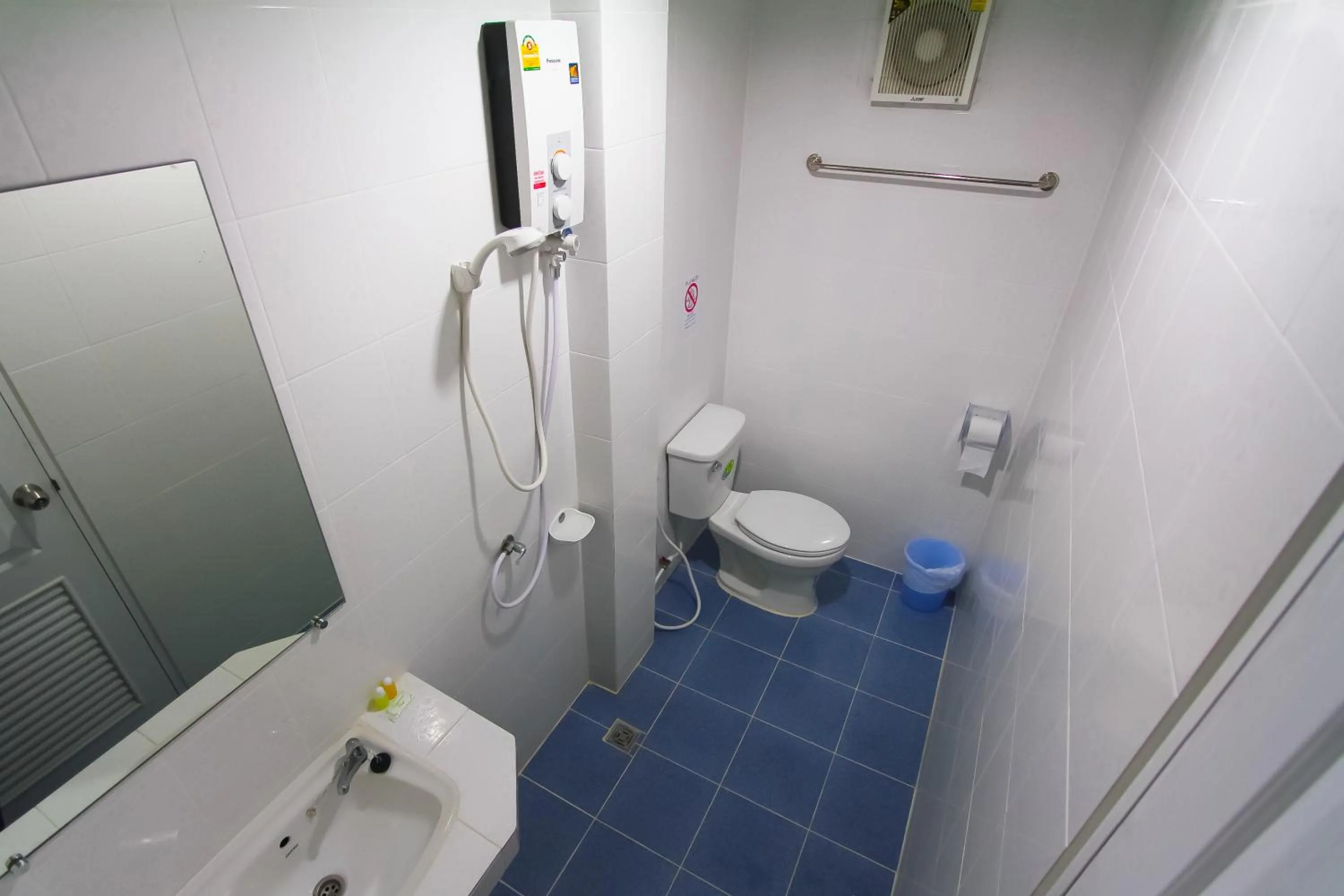 Toilet in Walking Street Guest House