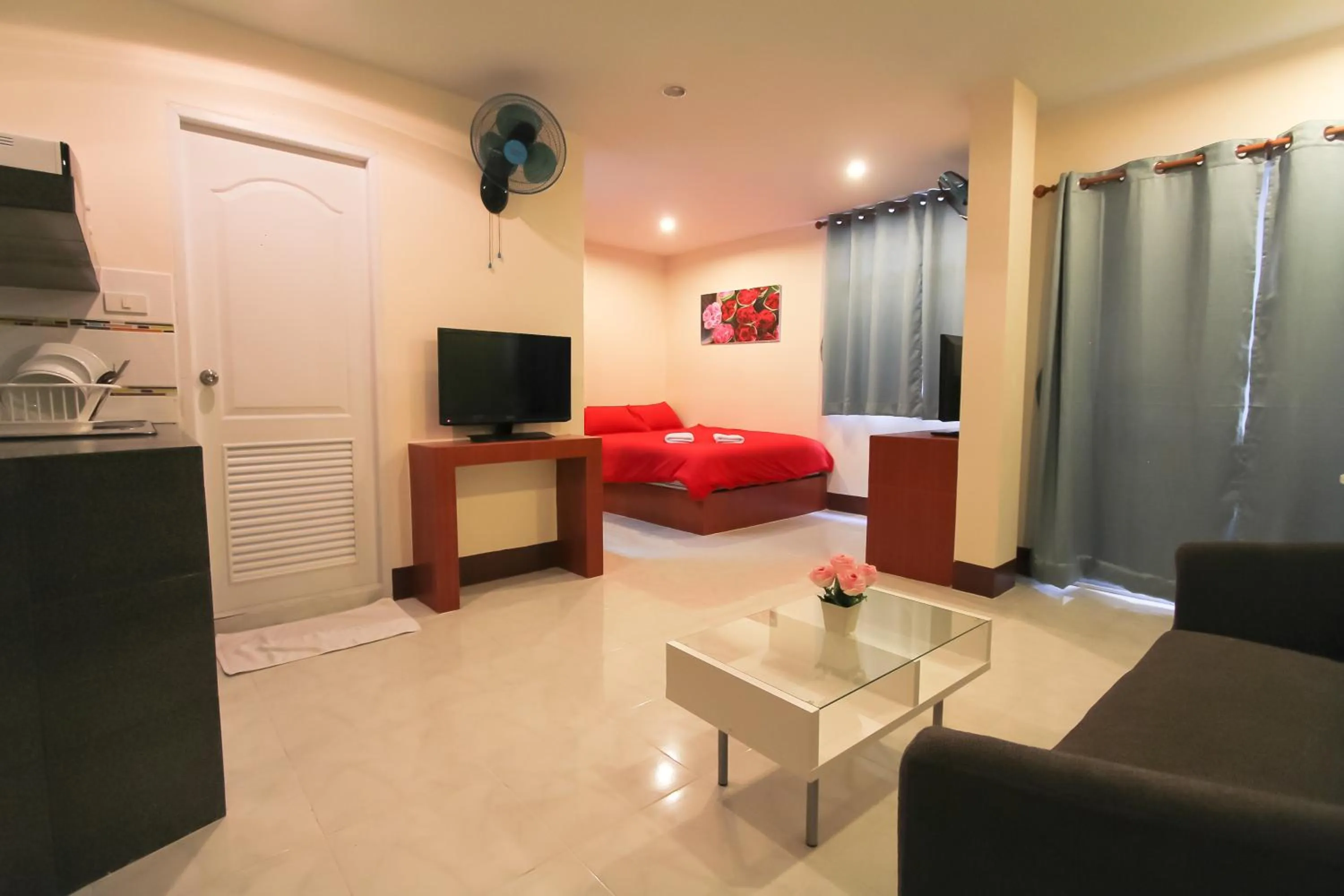 Photo of the whole room in Walking Street Guest House