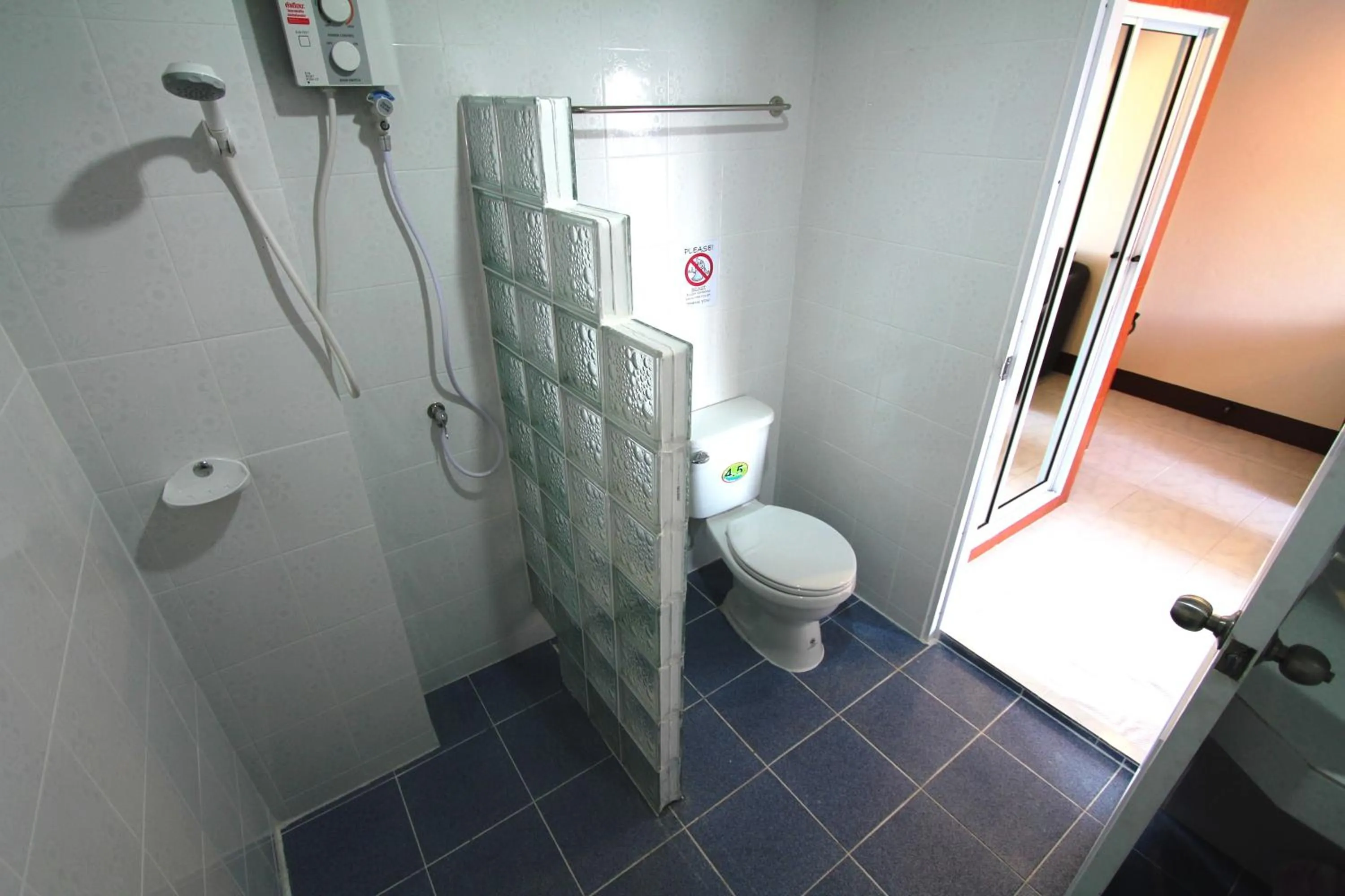Toilet in Walking Street Guest House