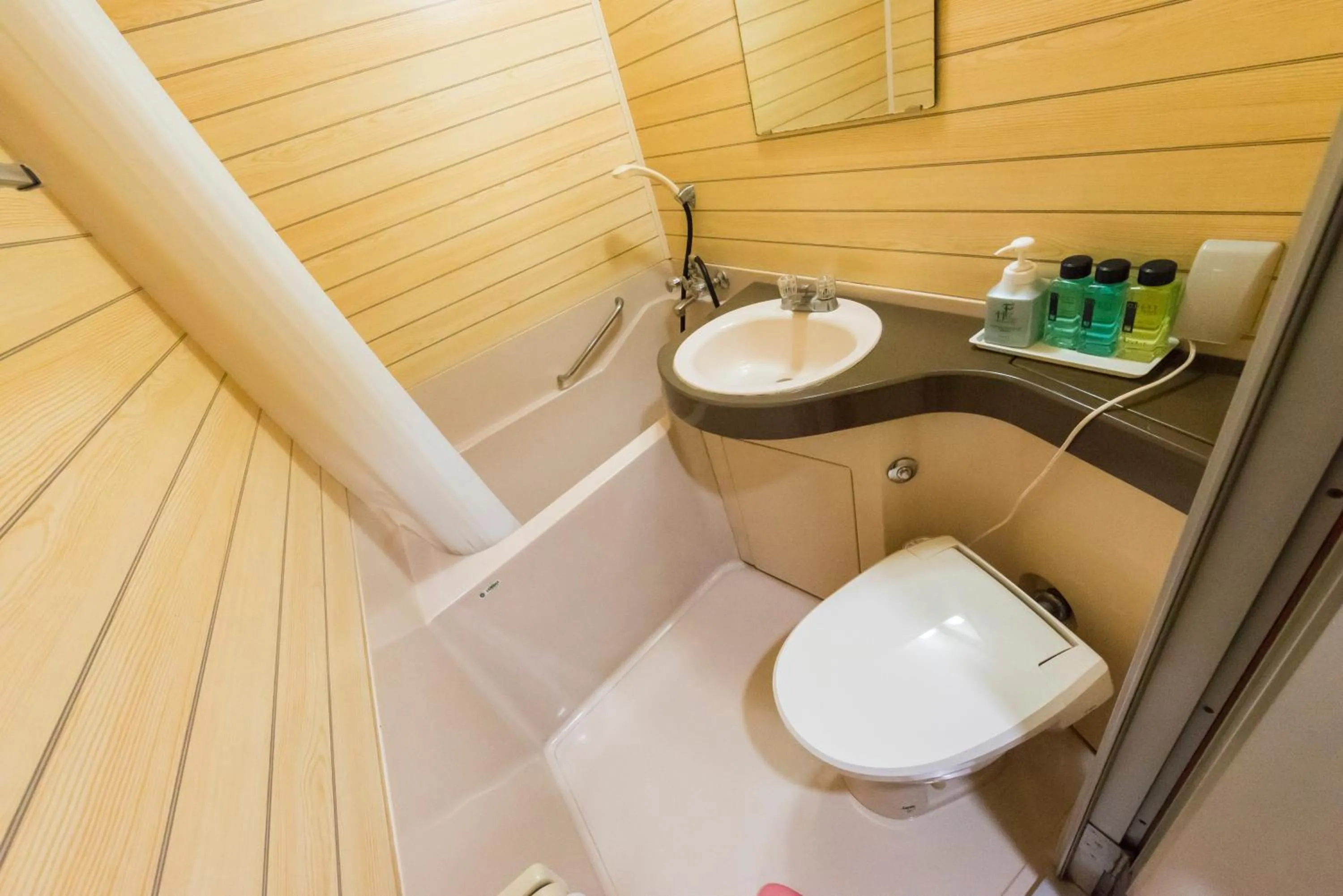 Shower in Awara Grand Hotel