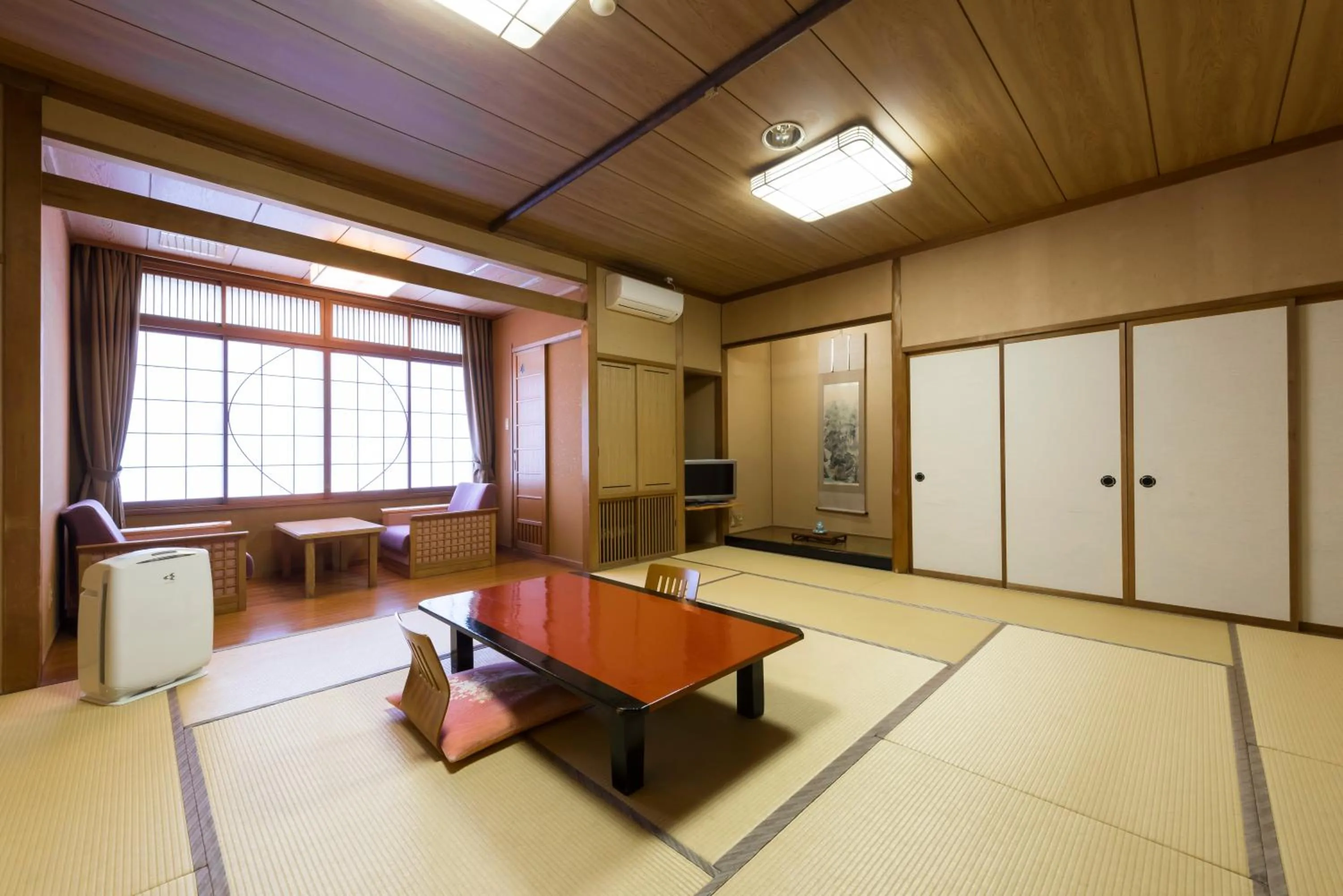 Photo of the whole room in Awara Grand Hotel