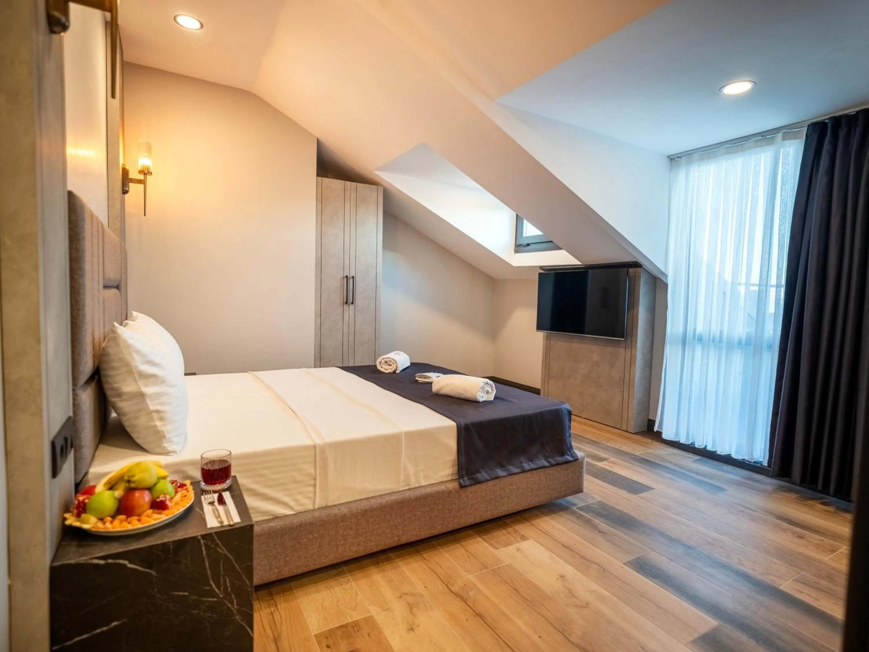 Property building, Bed in Modernlux Hotel