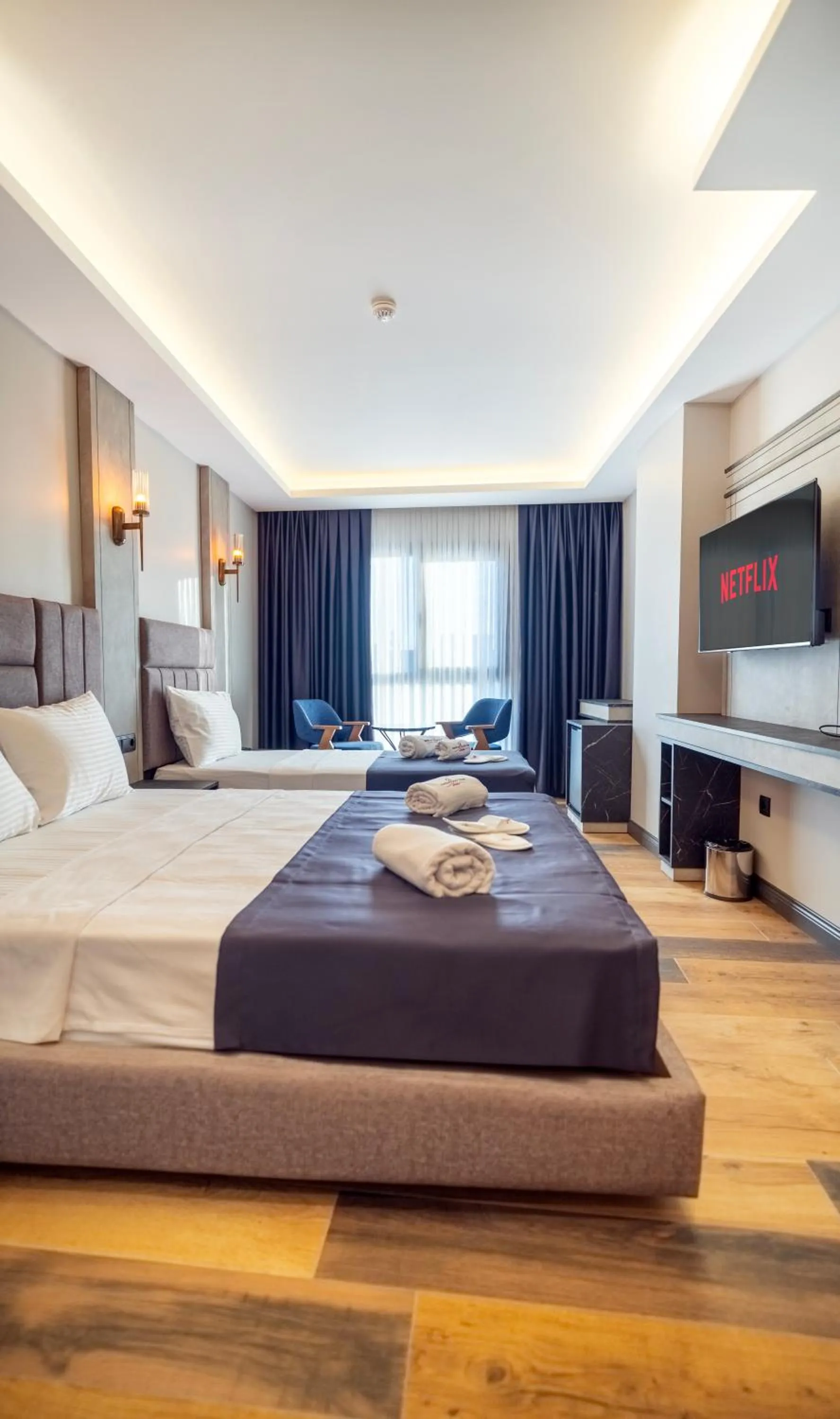 Living room, Bed in Modernlux Hotel