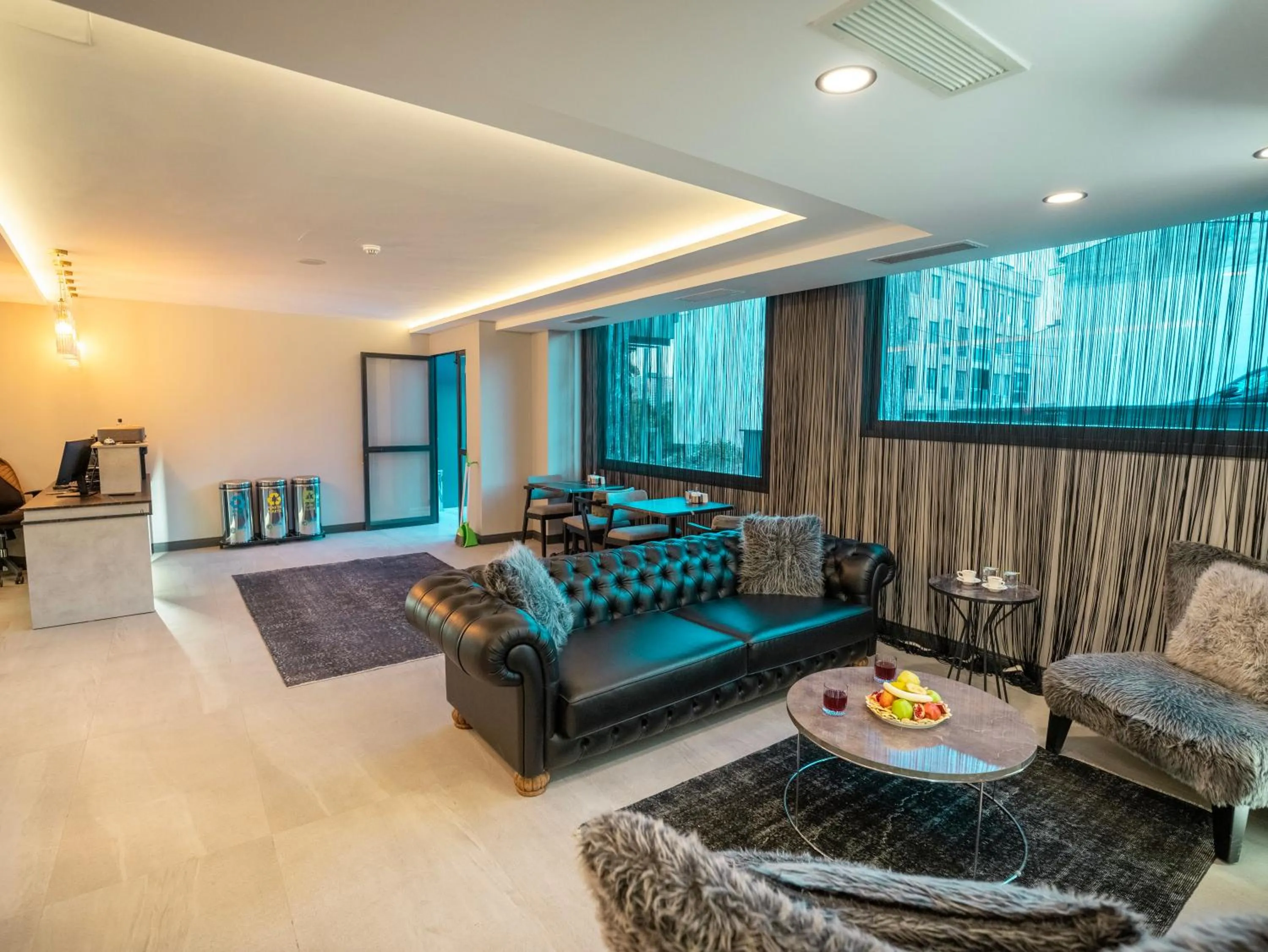 TV and multimedia, Bed in Modernlux Hotel