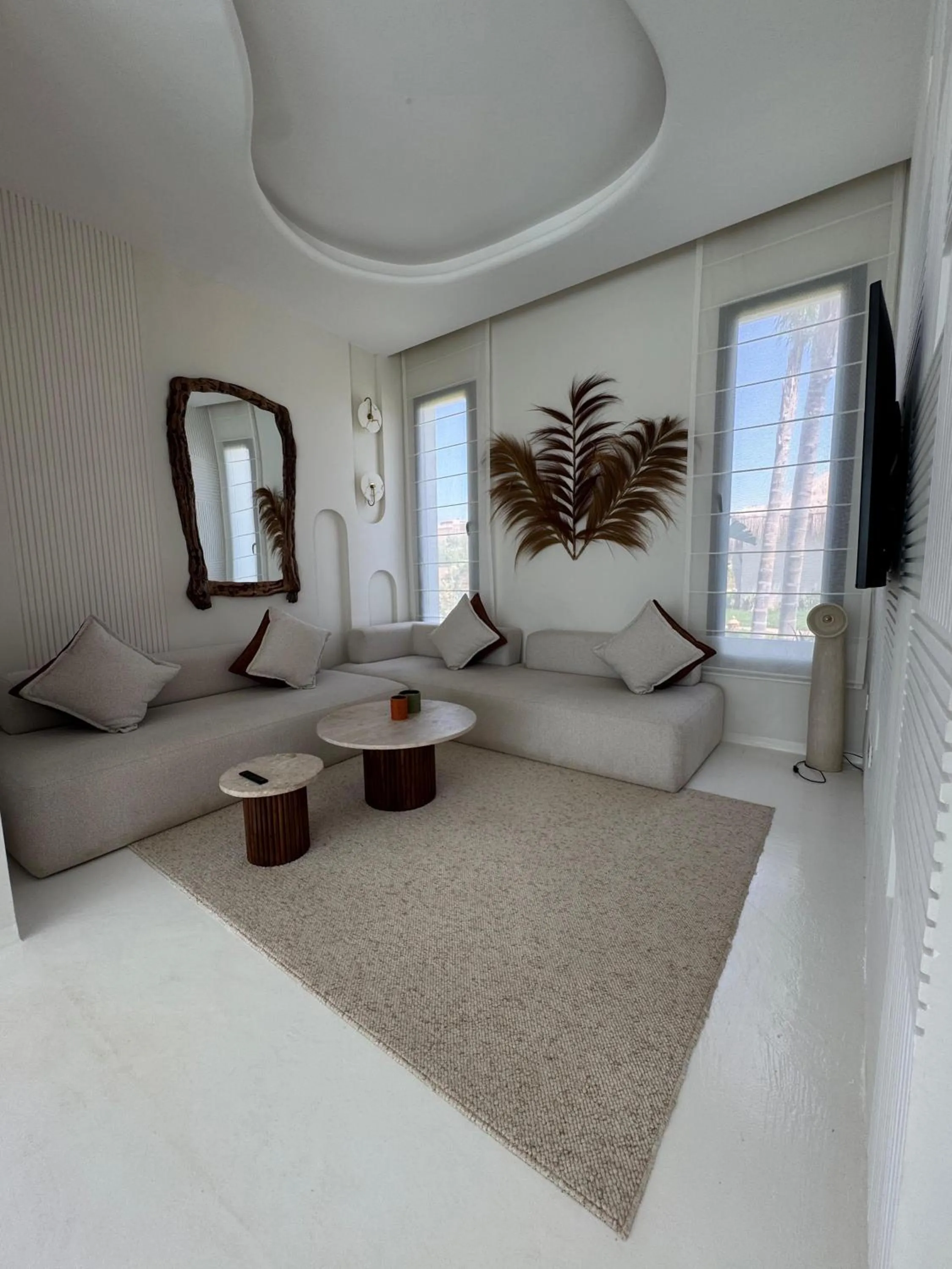 Communal lounge/ TV room in Yin Hotel & Spa