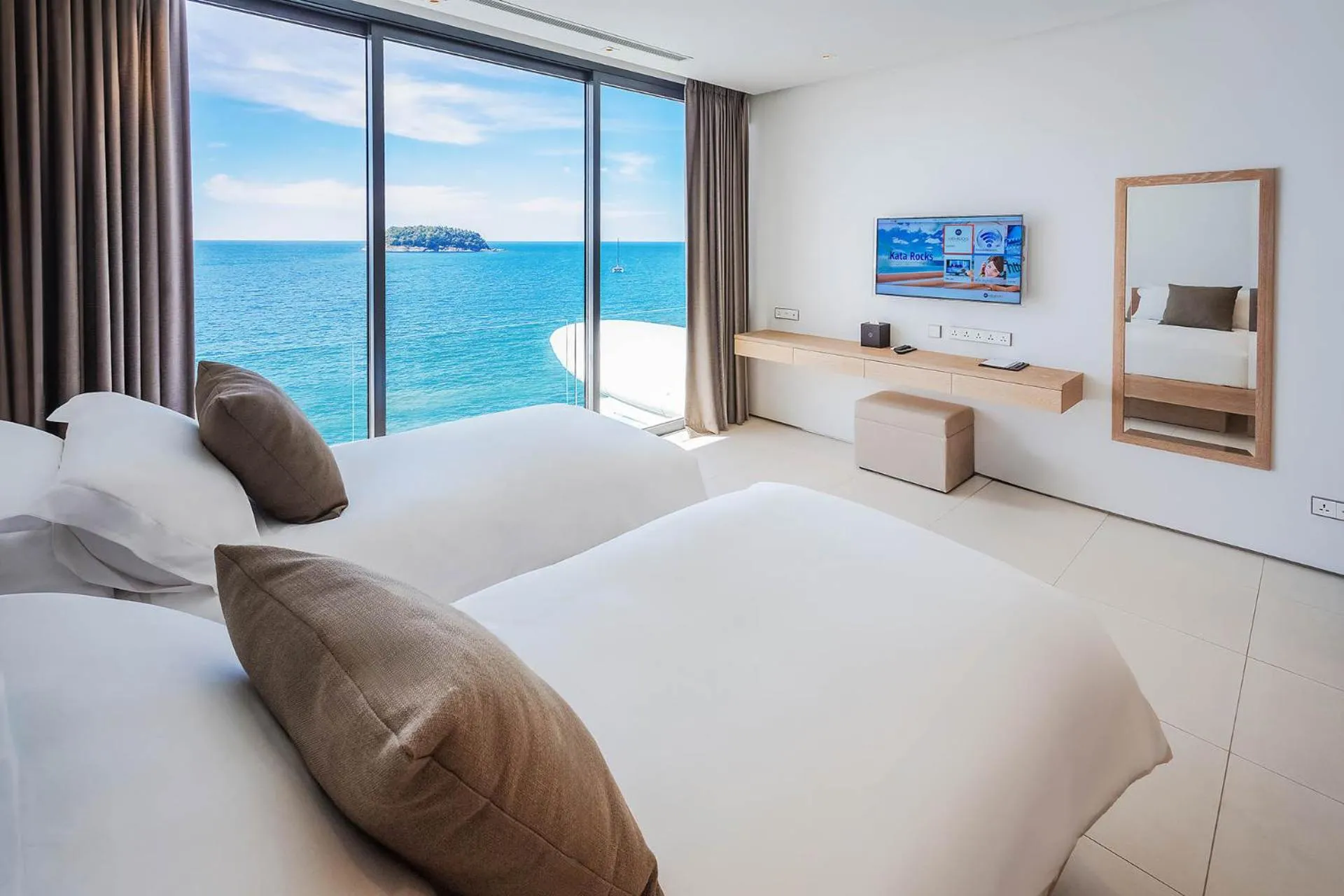 Bedroom, Bed in Kata Rocks