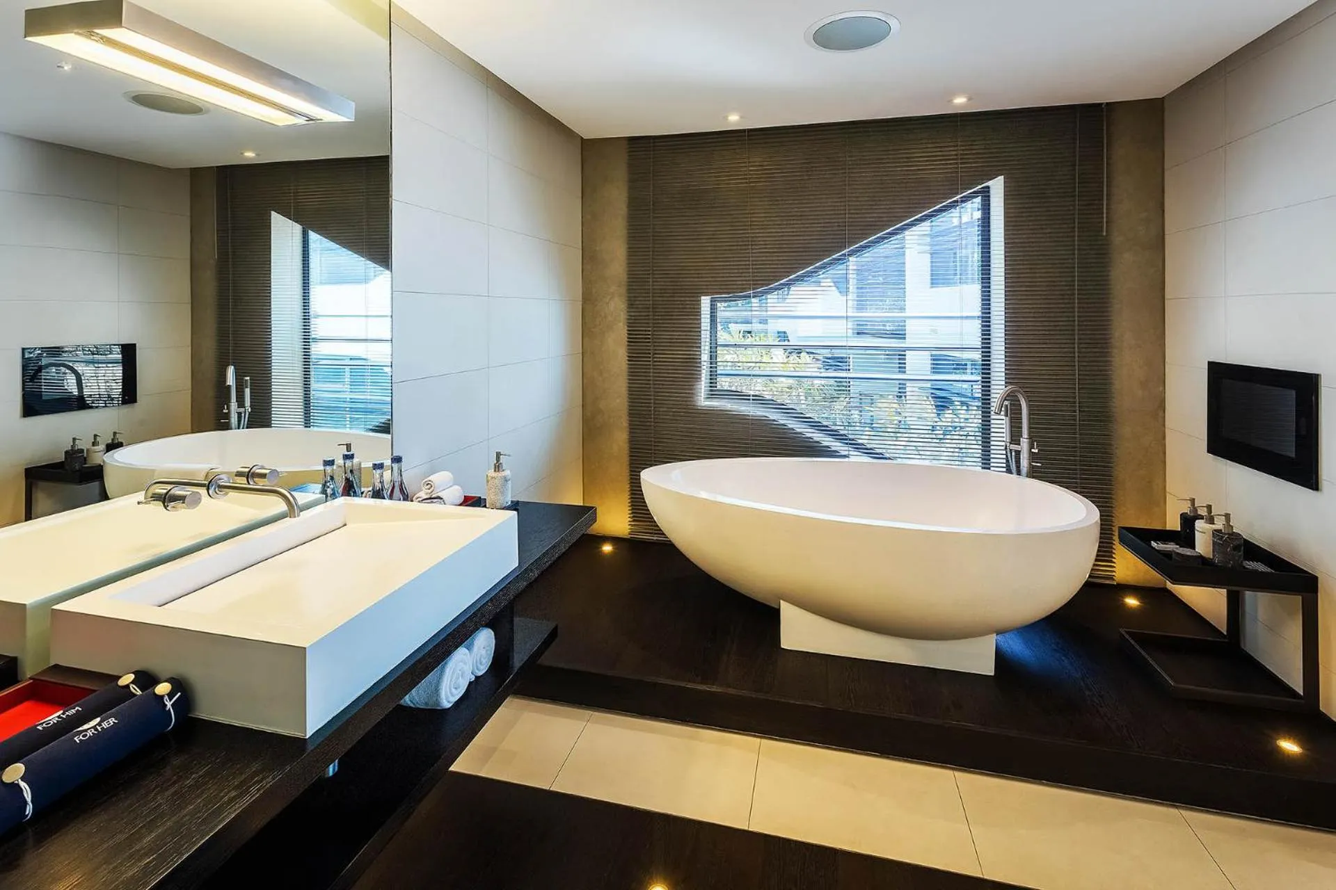 Bathroom, Bed in Kata Rocks