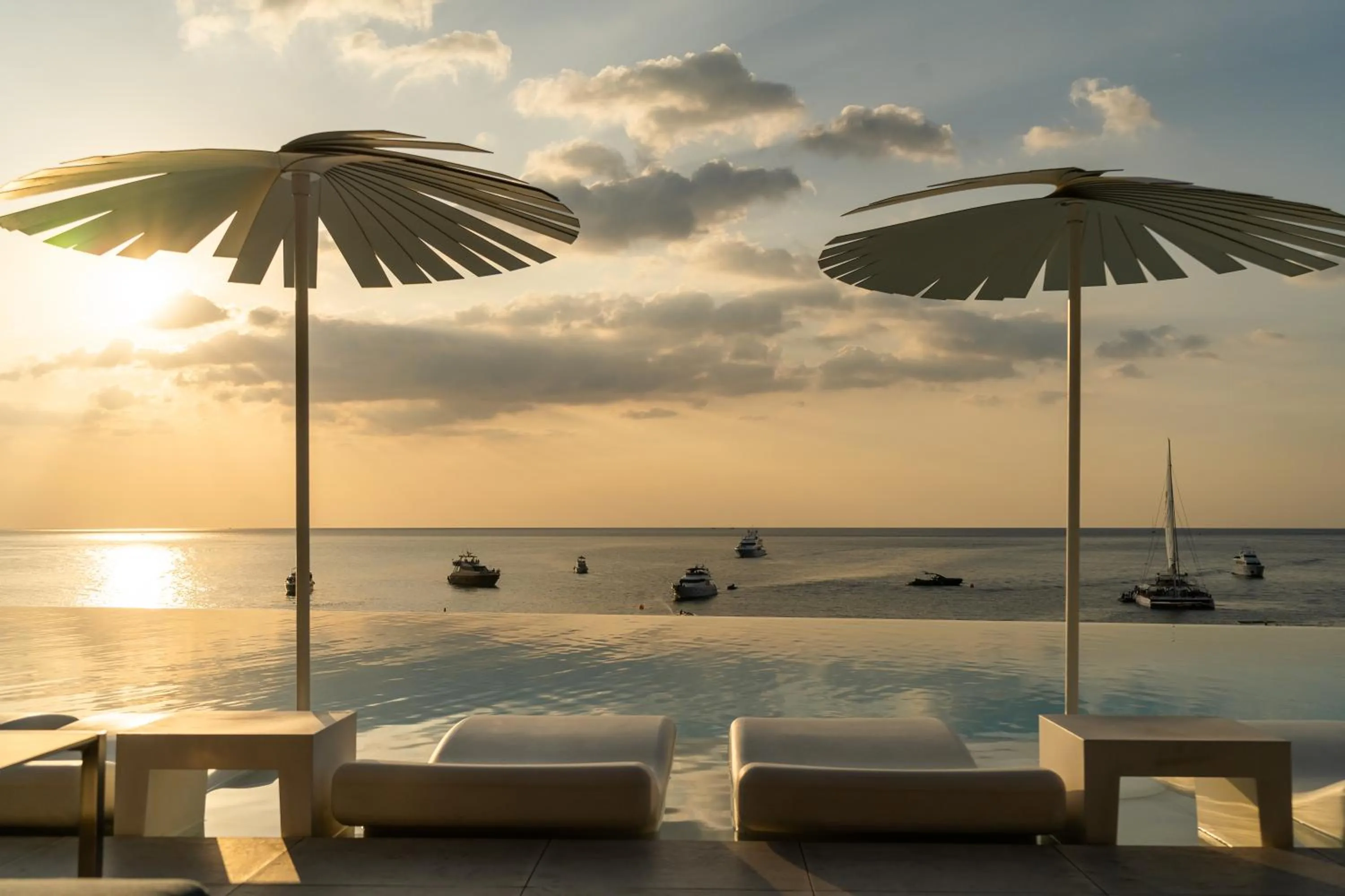 Swimming pool in Kata Rocks