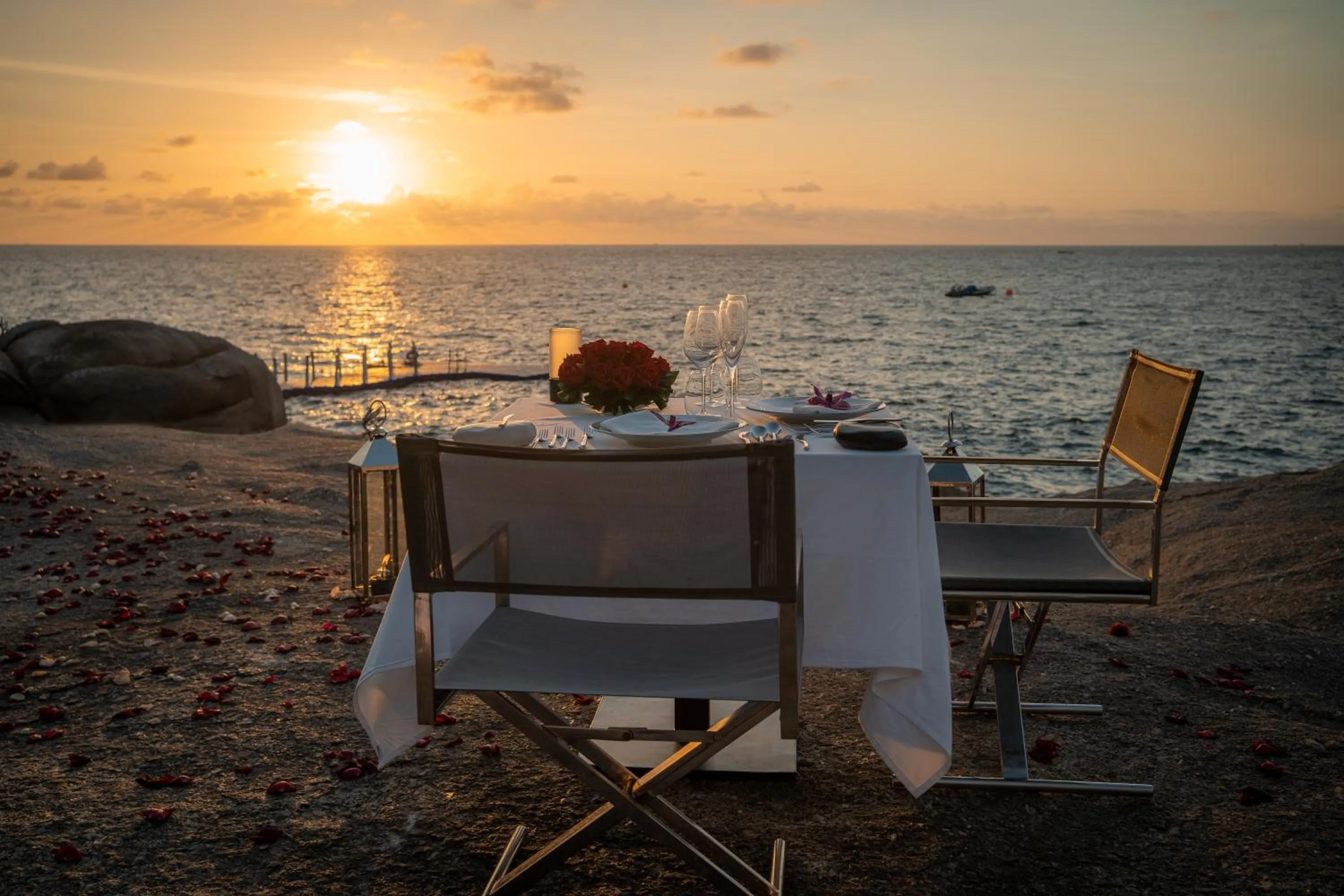 Restaurant/places to eat in Kata Rocks