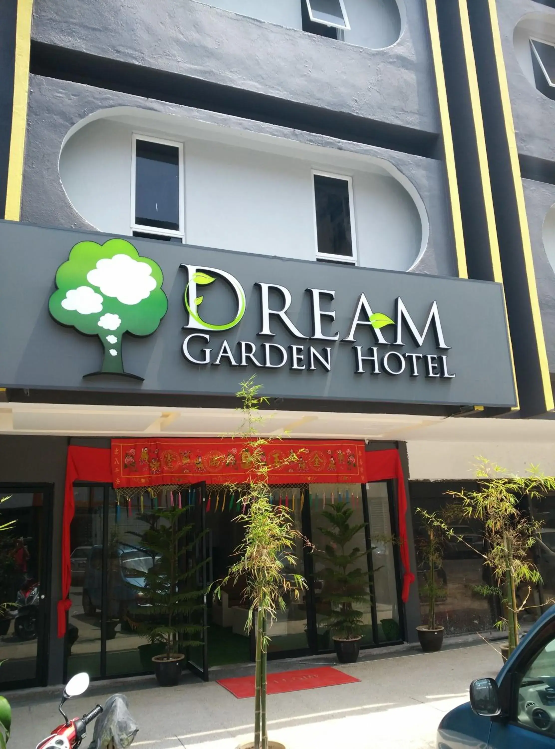Facade/entrance in Dream Garden Hotel