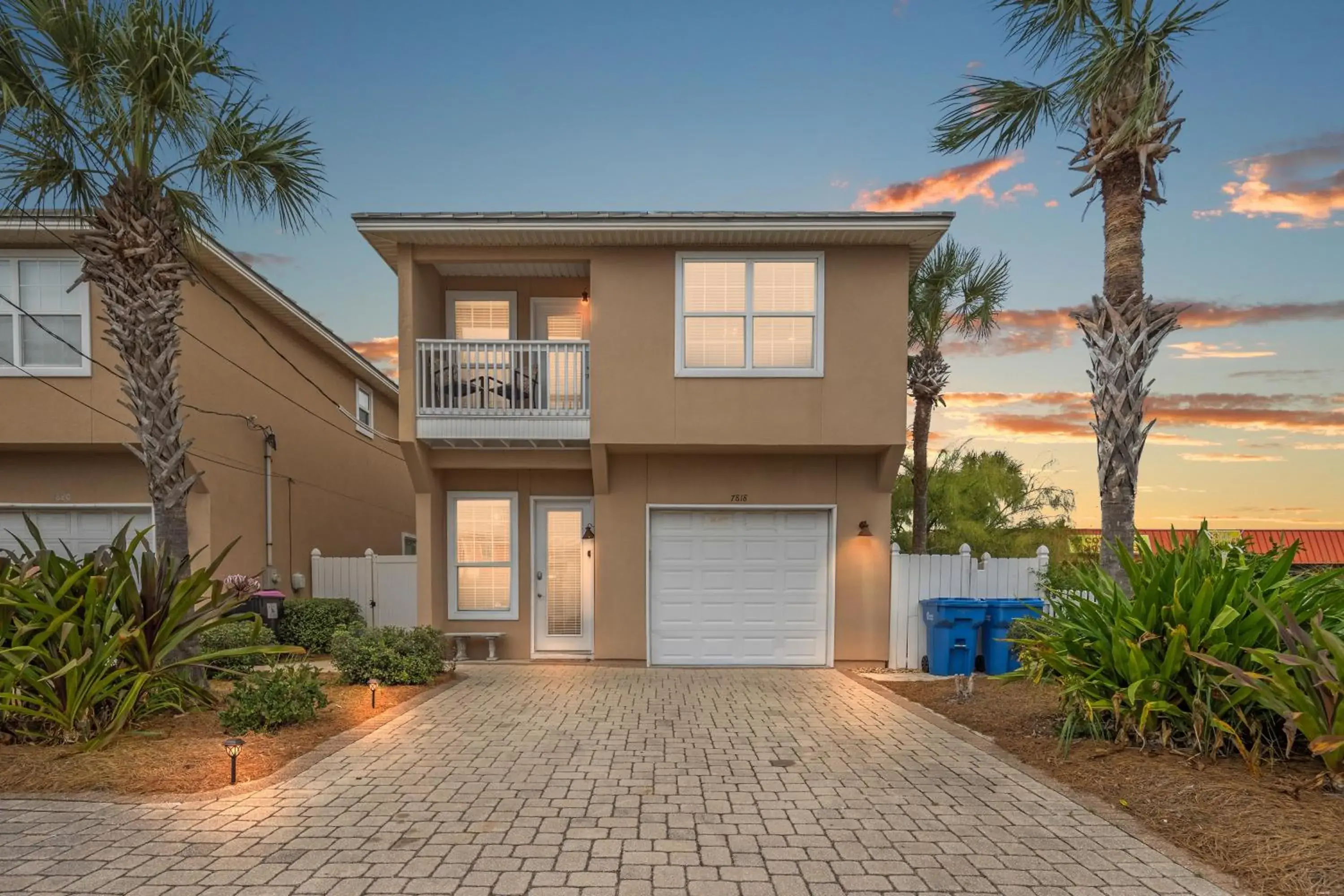 Escape to Sand Dollar Holler: Coastal Retreat, 3 Beds, 25 Baths, Sleeps 10! Escape to Sand Dollar Holler: Coastal Retreat, 3 Beds, 25 Baths, Sleeps 10!