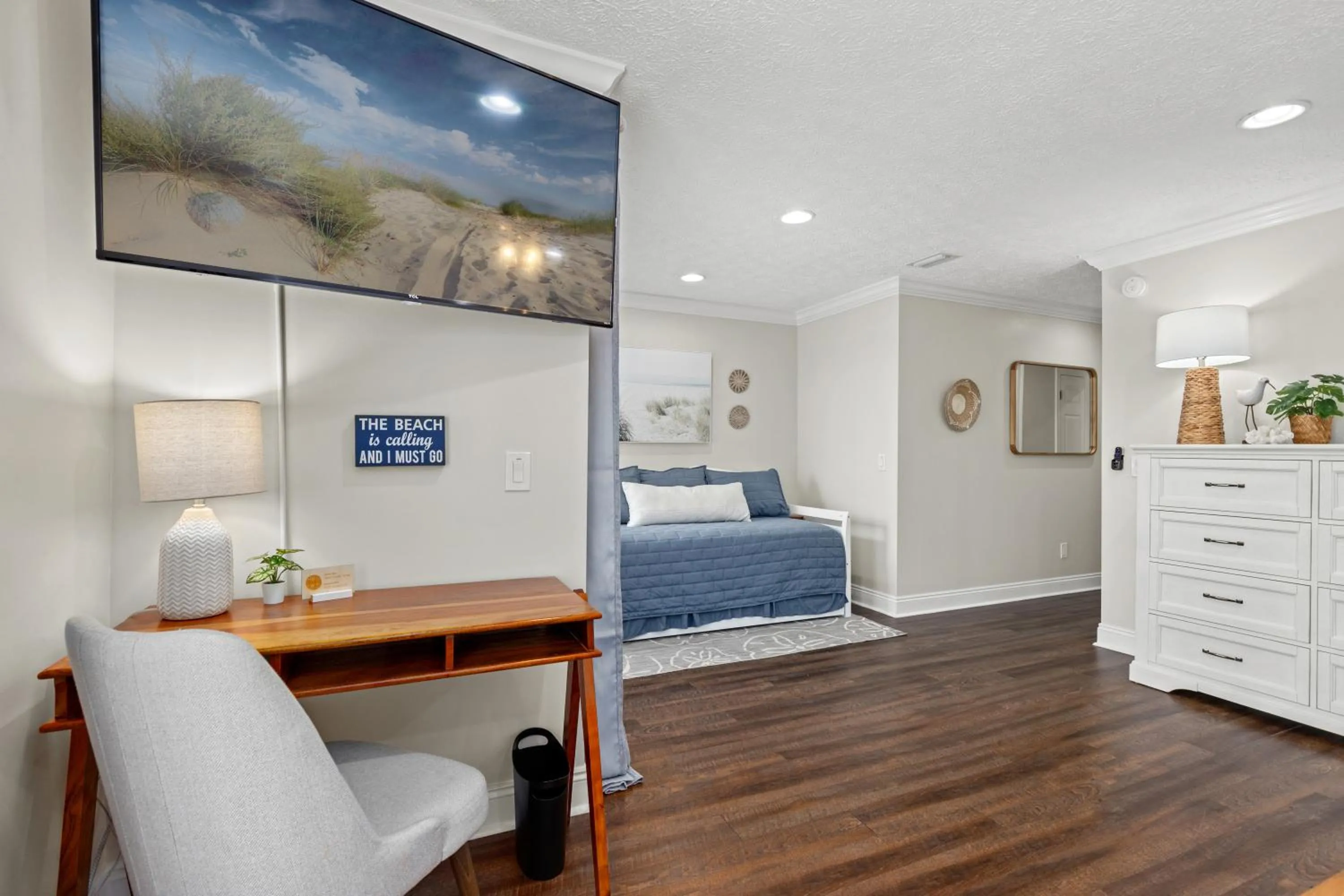 Escape to Sand Dollar Holler: Coastal Retreat, 3 Beds, 25 Baths, Sleeps 10!