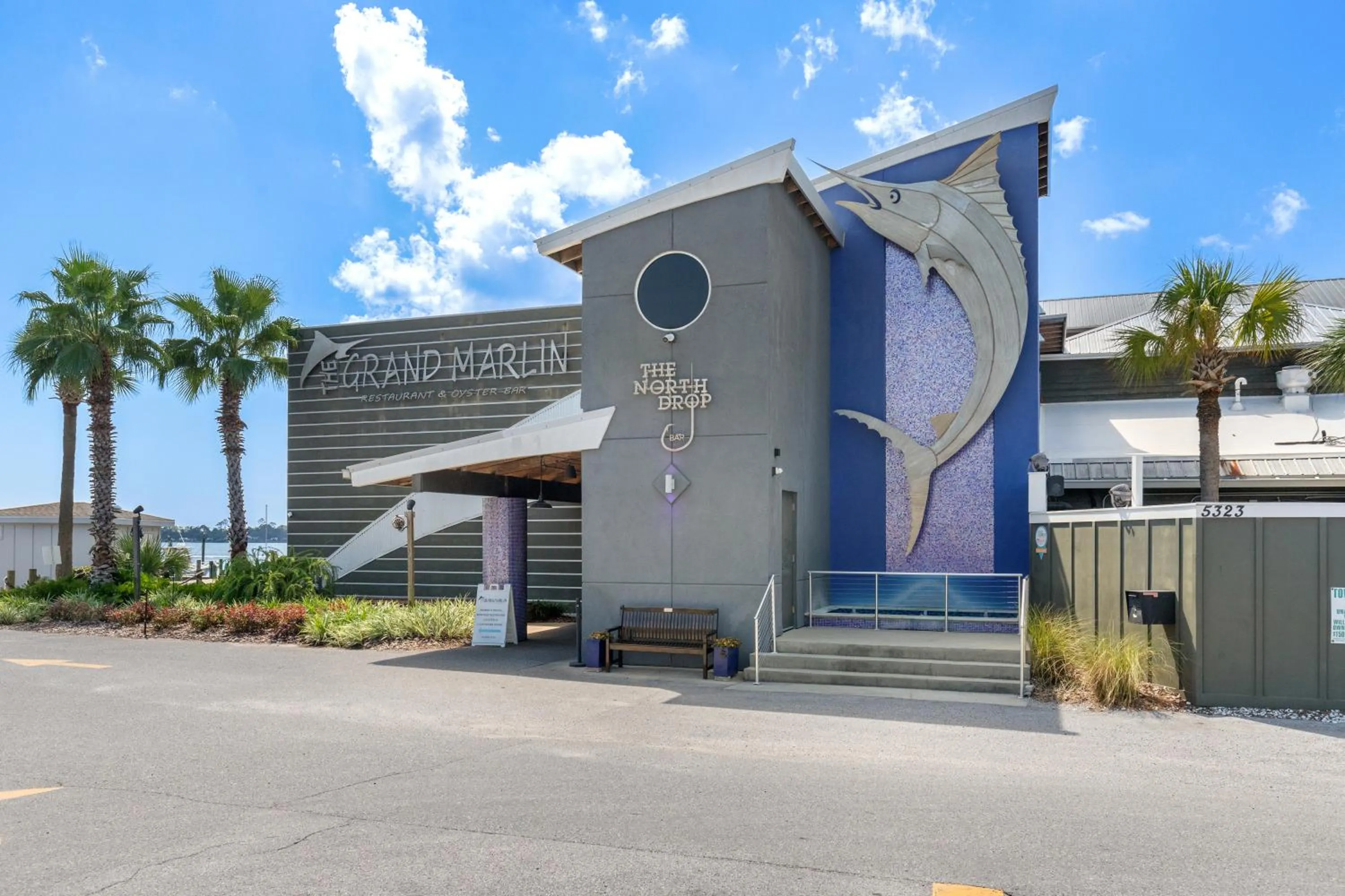 Escape to Sand Dollar Holler: Coastal Retreat, 3 Beds, 25 Baths, Sleeps 10!
