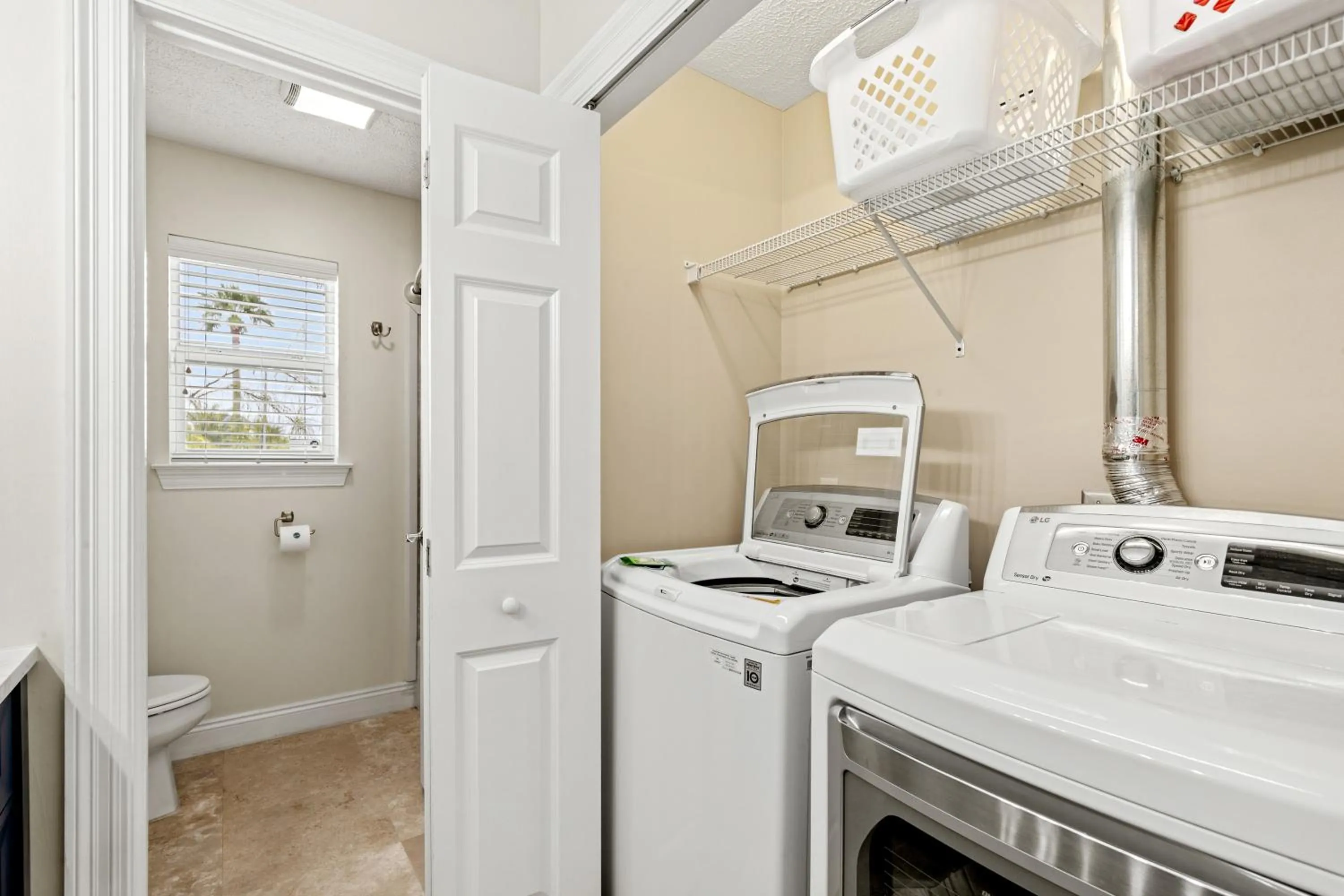 Escape to Sand Dollar Holler: Coastal Retreat, 3 Beds, 25 Baths, Sleeps 10!