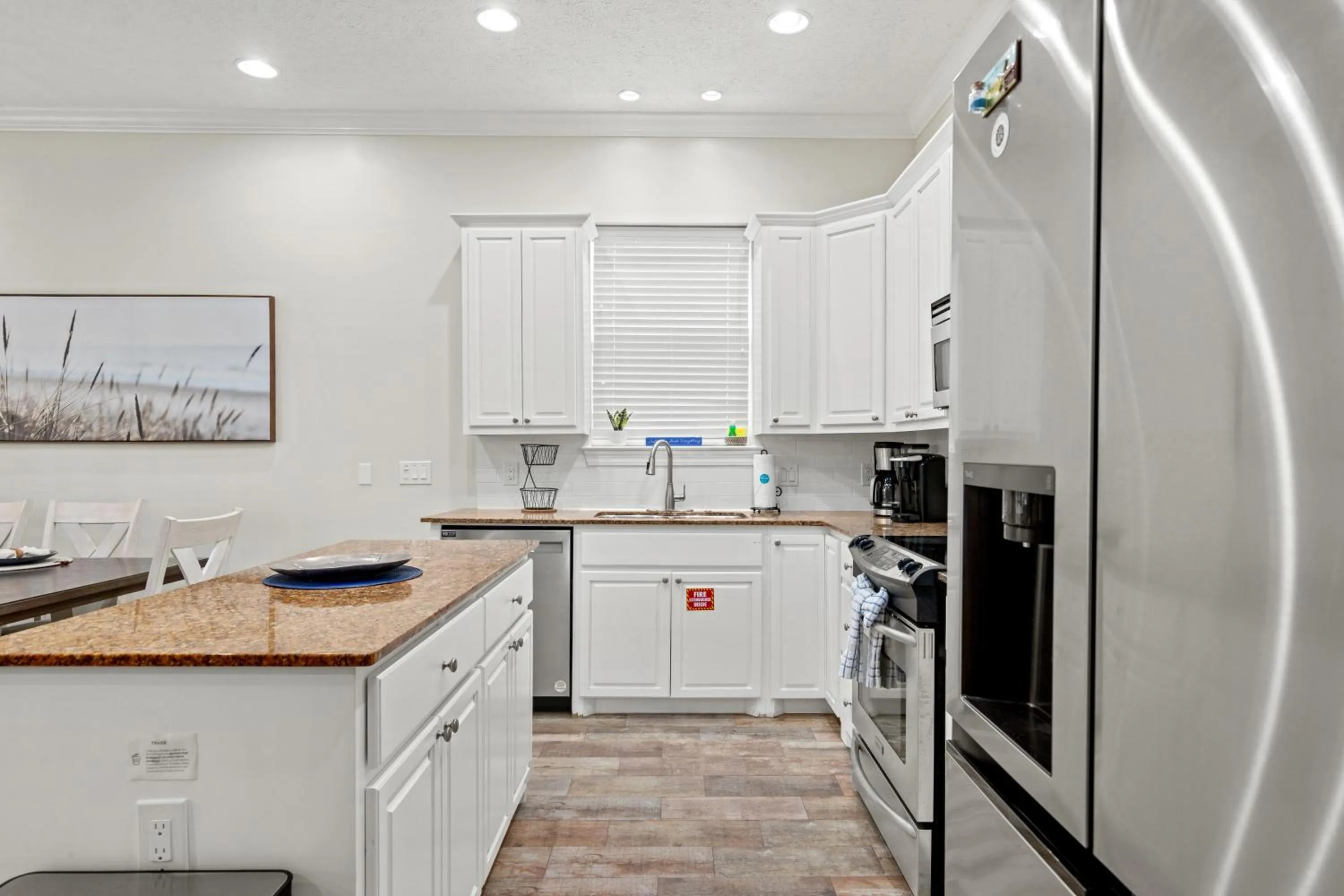Escape to Sand Dollar Holler: Coastal Retreat, 3 Beds, 25 Baths, Sleeps 10!
