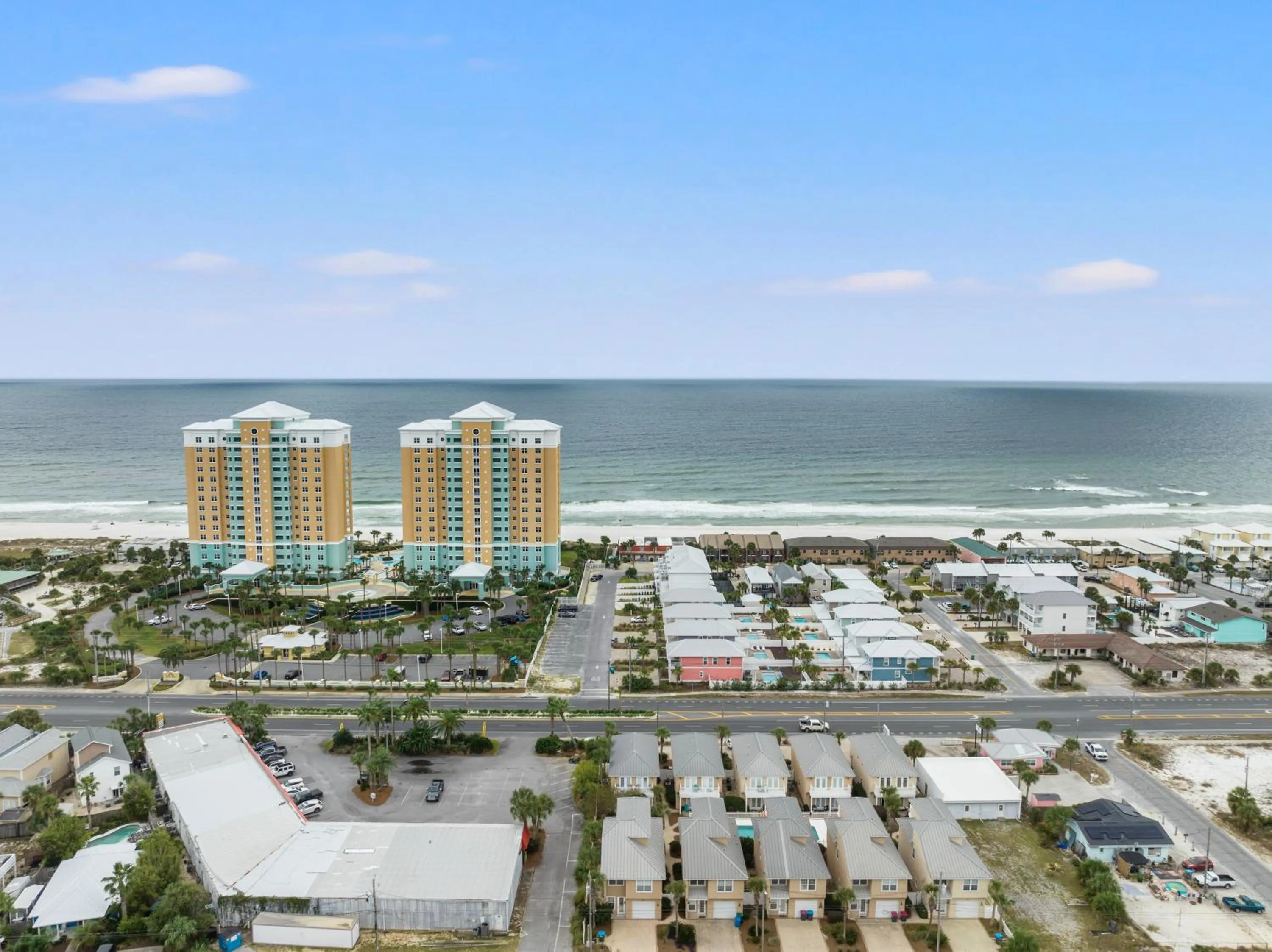 Escape to Sand Dollar Holler: Coastal Retreat, 3 Beds, 25 Baths, Sleeps 10!