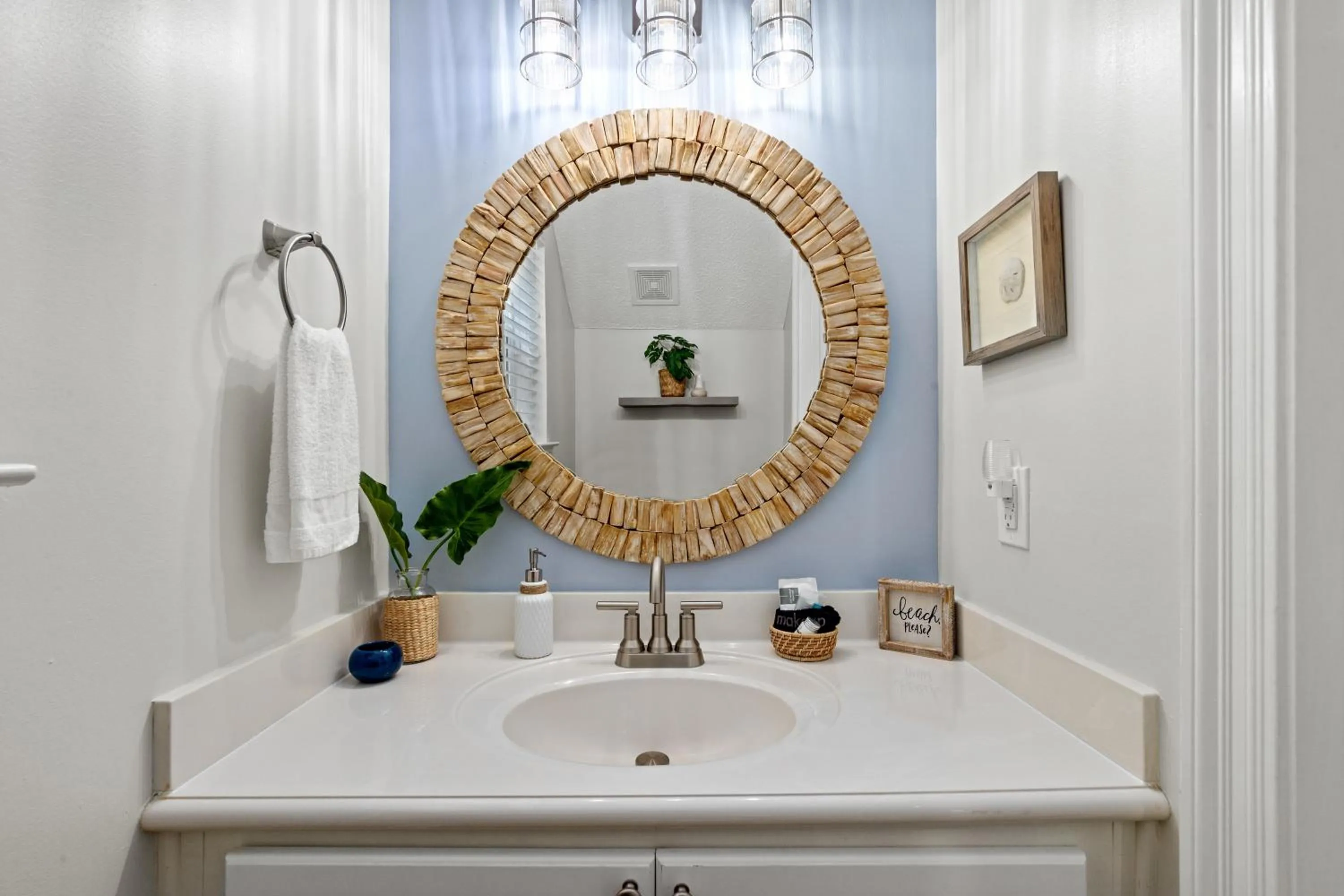 Escape to Sand Dollar Holler: Coastal Retreat, 3 Beds, 25 Baths, Sleeps 10!