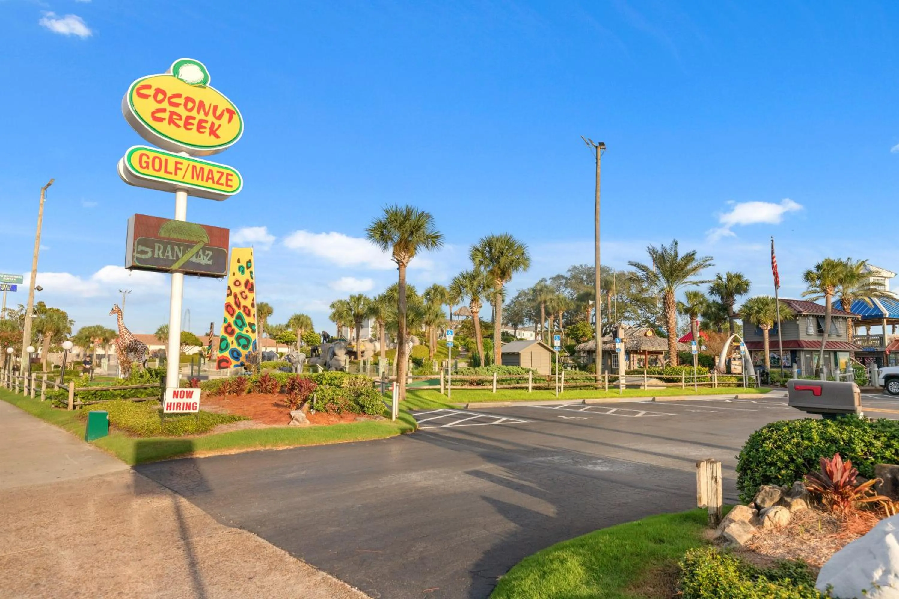 Escape to Sand Dollar Holler: Coastal Retreat, 3 Beds, 25 Baths, Sleeps 10!