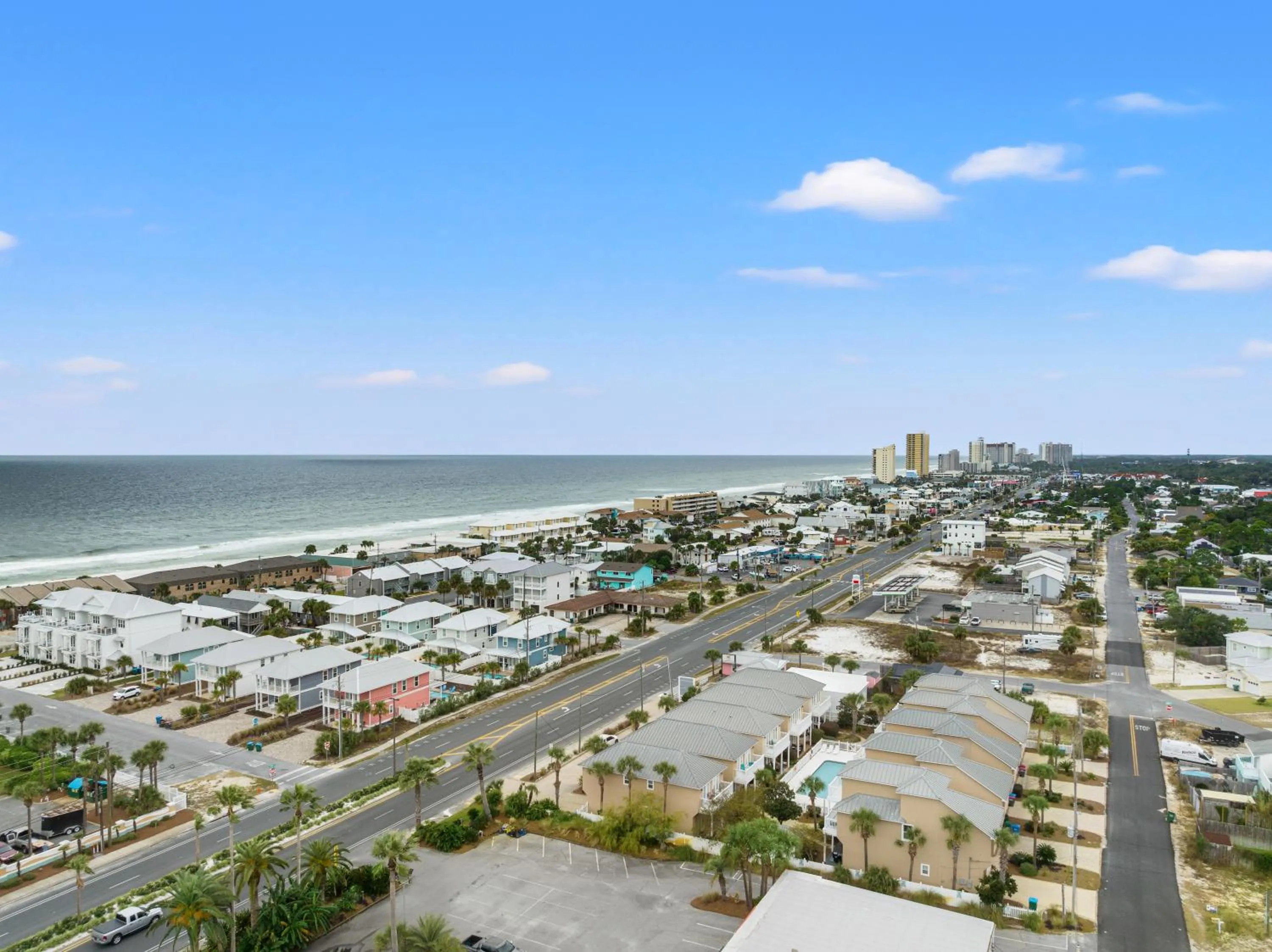 Escape to Sand Dollar Holler: Coastal Retreat, 3 Beds, 25 Baths, Sleeps 10!