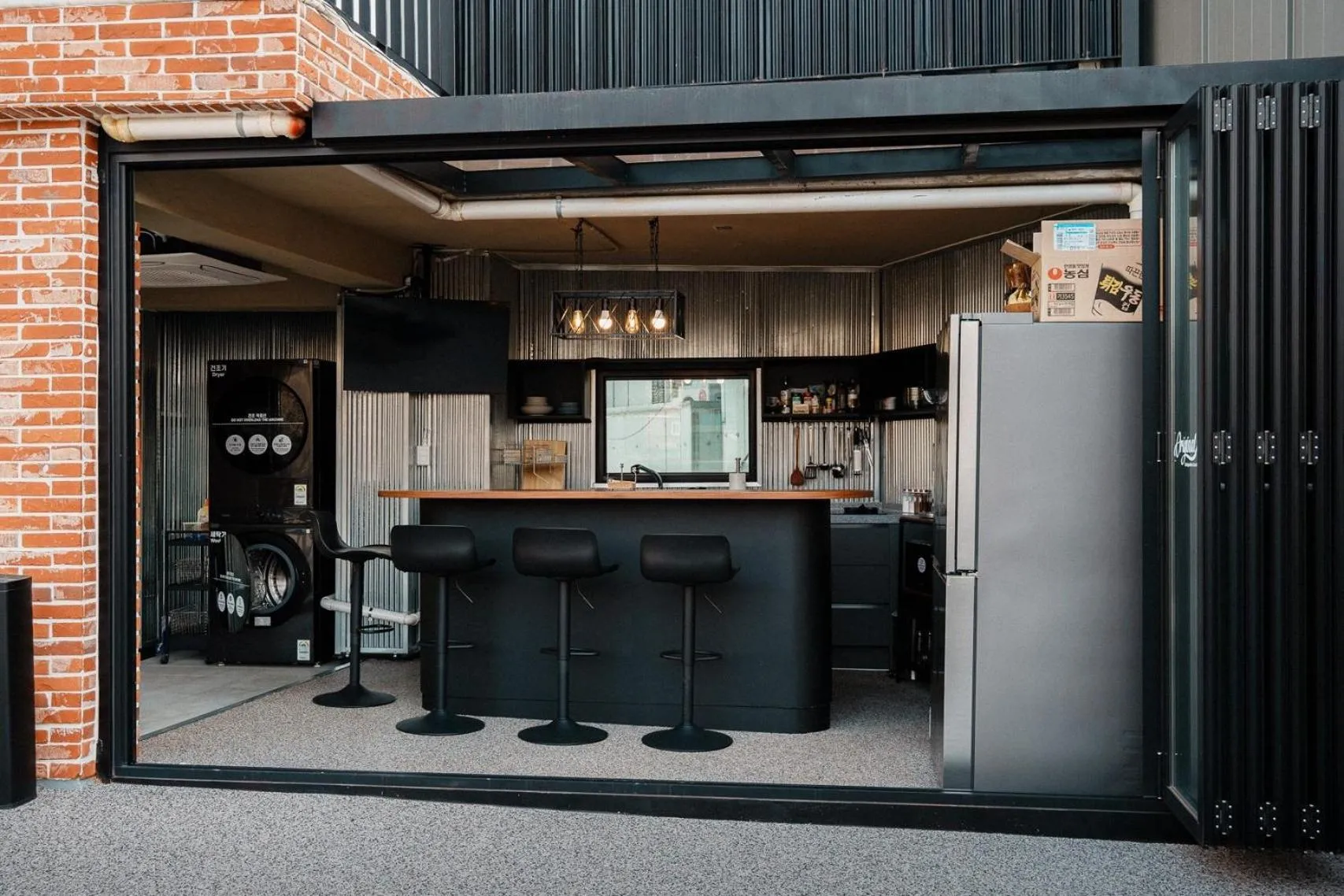 Communal kitchen in Original Backpackers