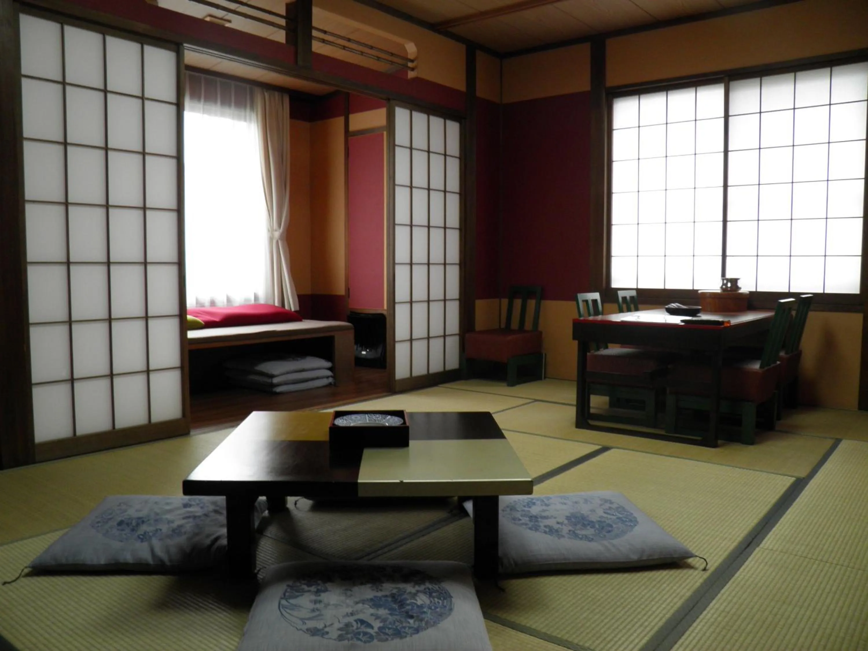 Decorative detail in Wakanoyu