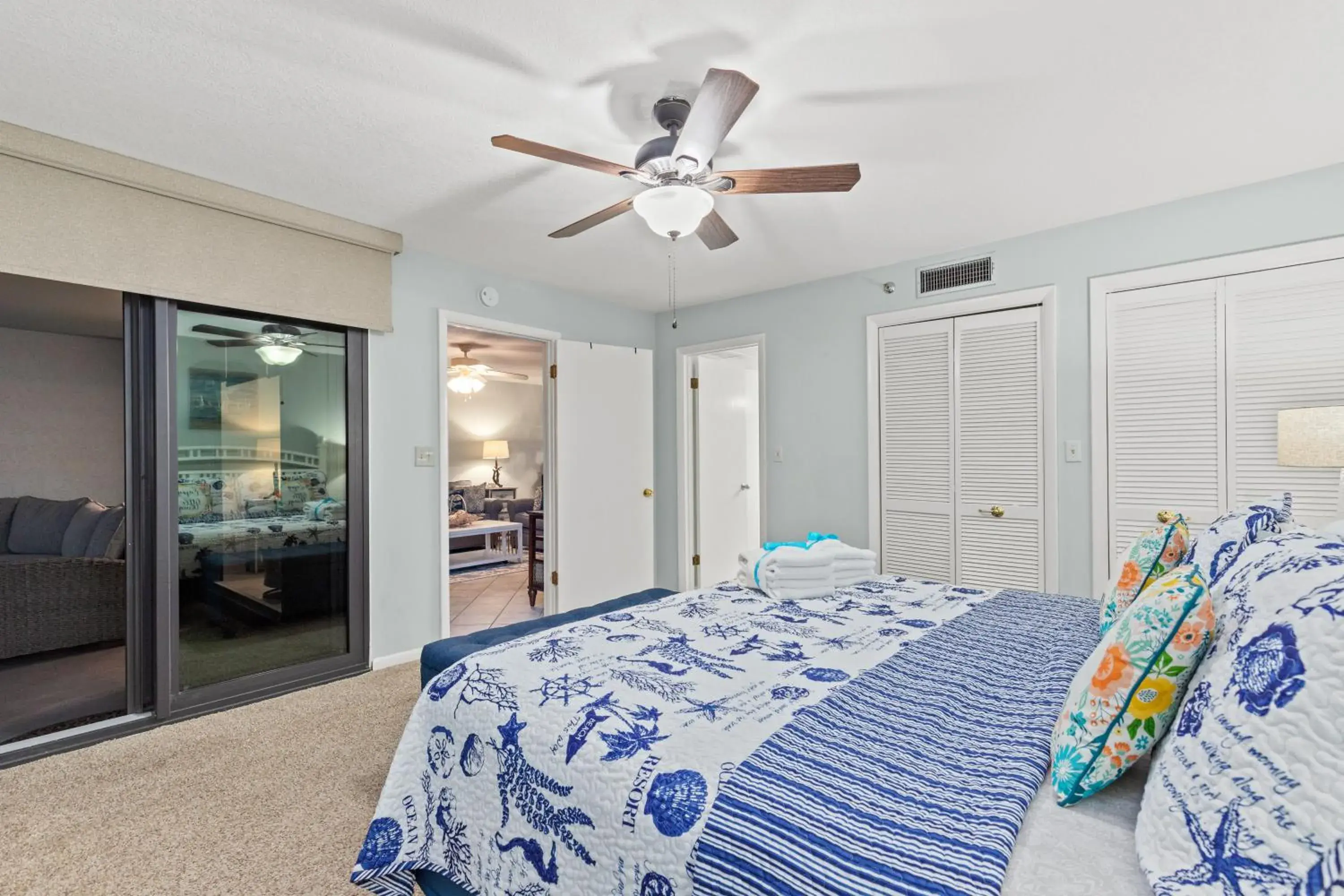 Beachfront Bliss! 2BR 2BA Stunning views! Sleeps 8! Beach Chair Service! Beachfront Bliss! 2BR 2BA Stunning views! Sleeps 8! Beach Chair Service!