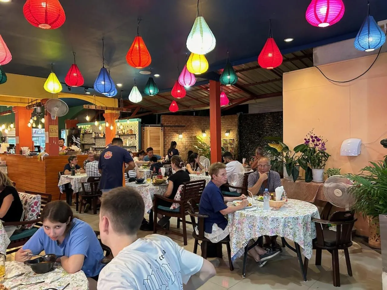 Restaurant/places to eat in Sugar and Spice Inn