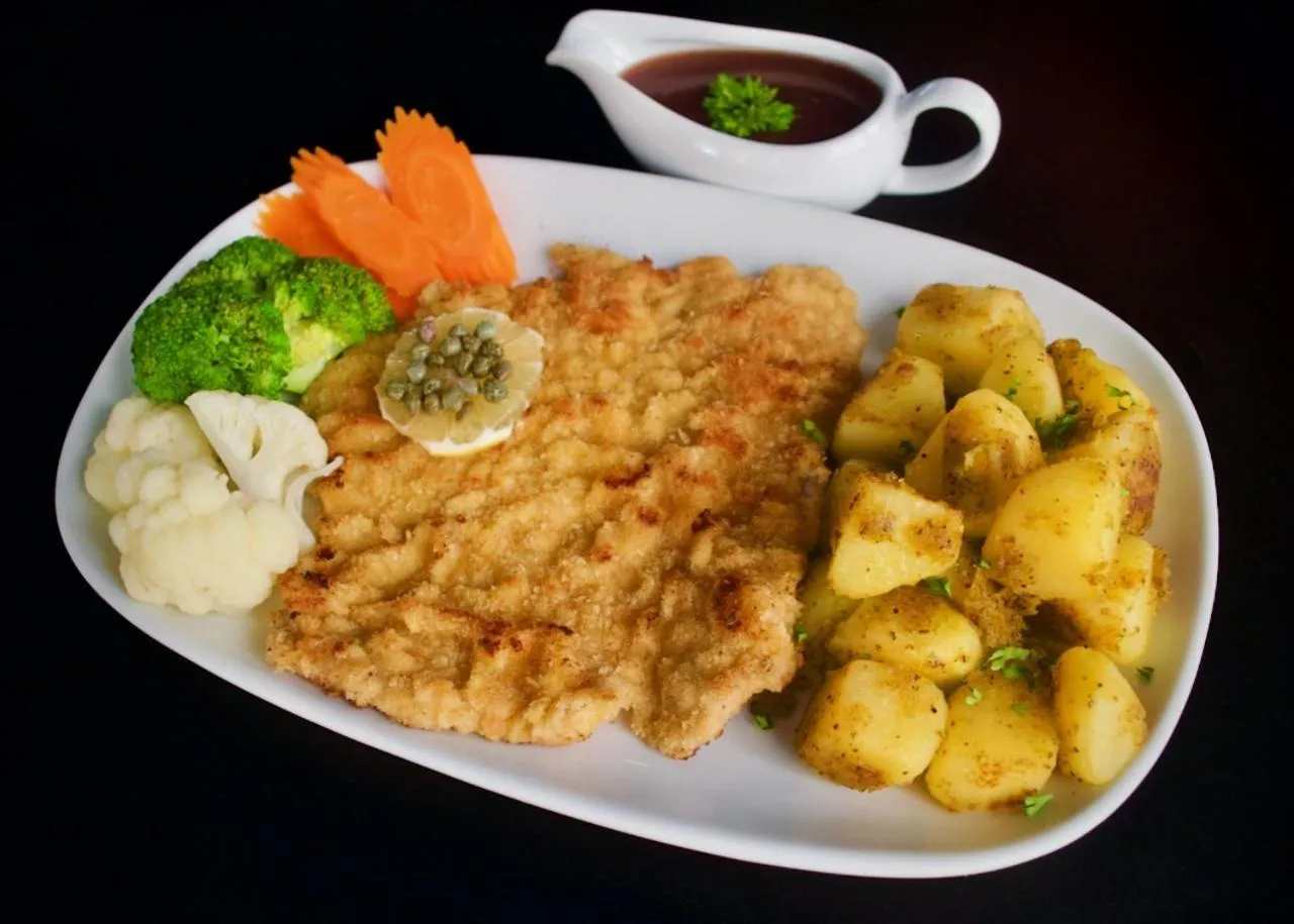 Restaurant/places to eat in Sugar and Spice Inn