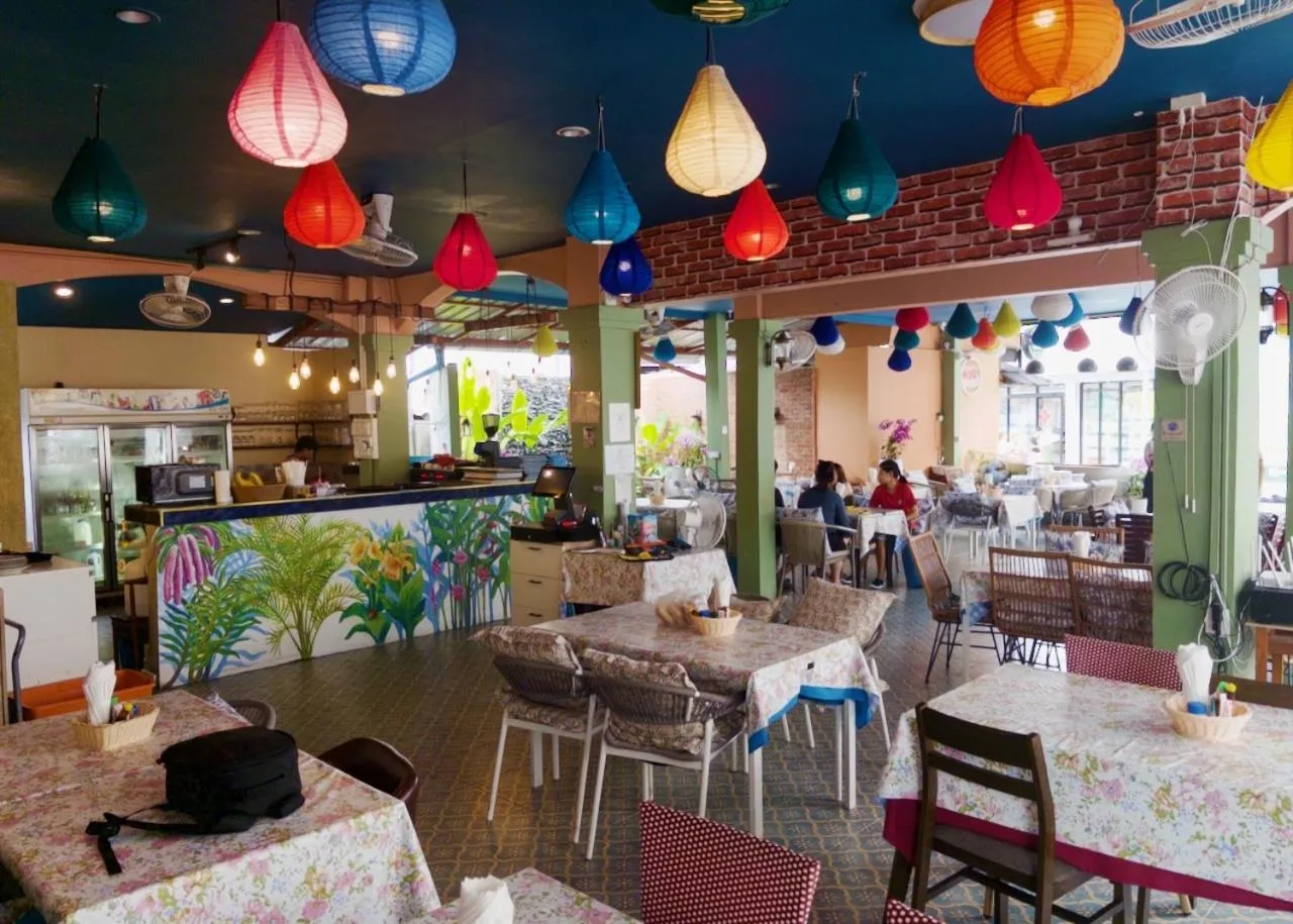 Restaurant/places to eat in Sugar and Spice Inn