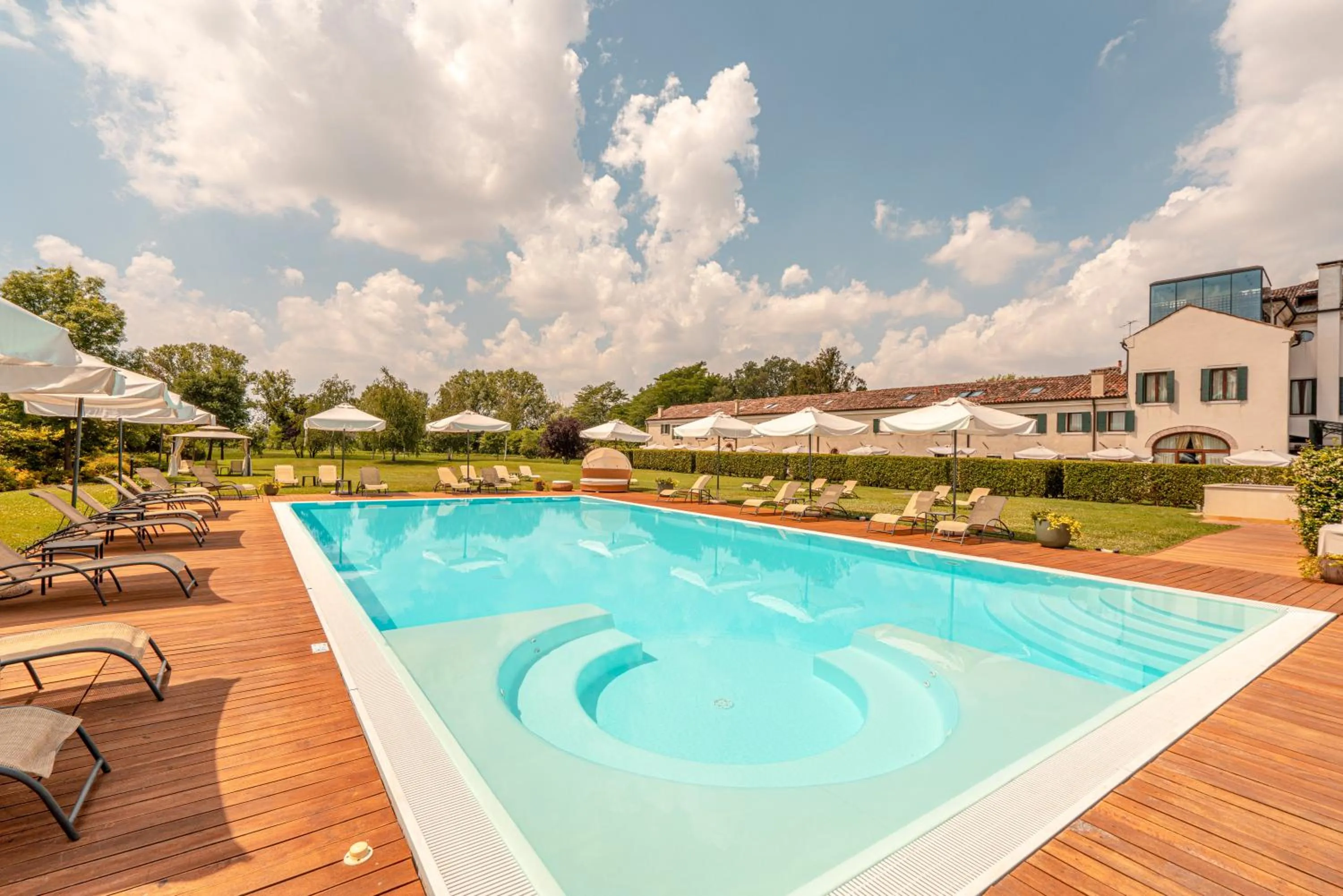Swimming pool in Hotel Villa Barbarich