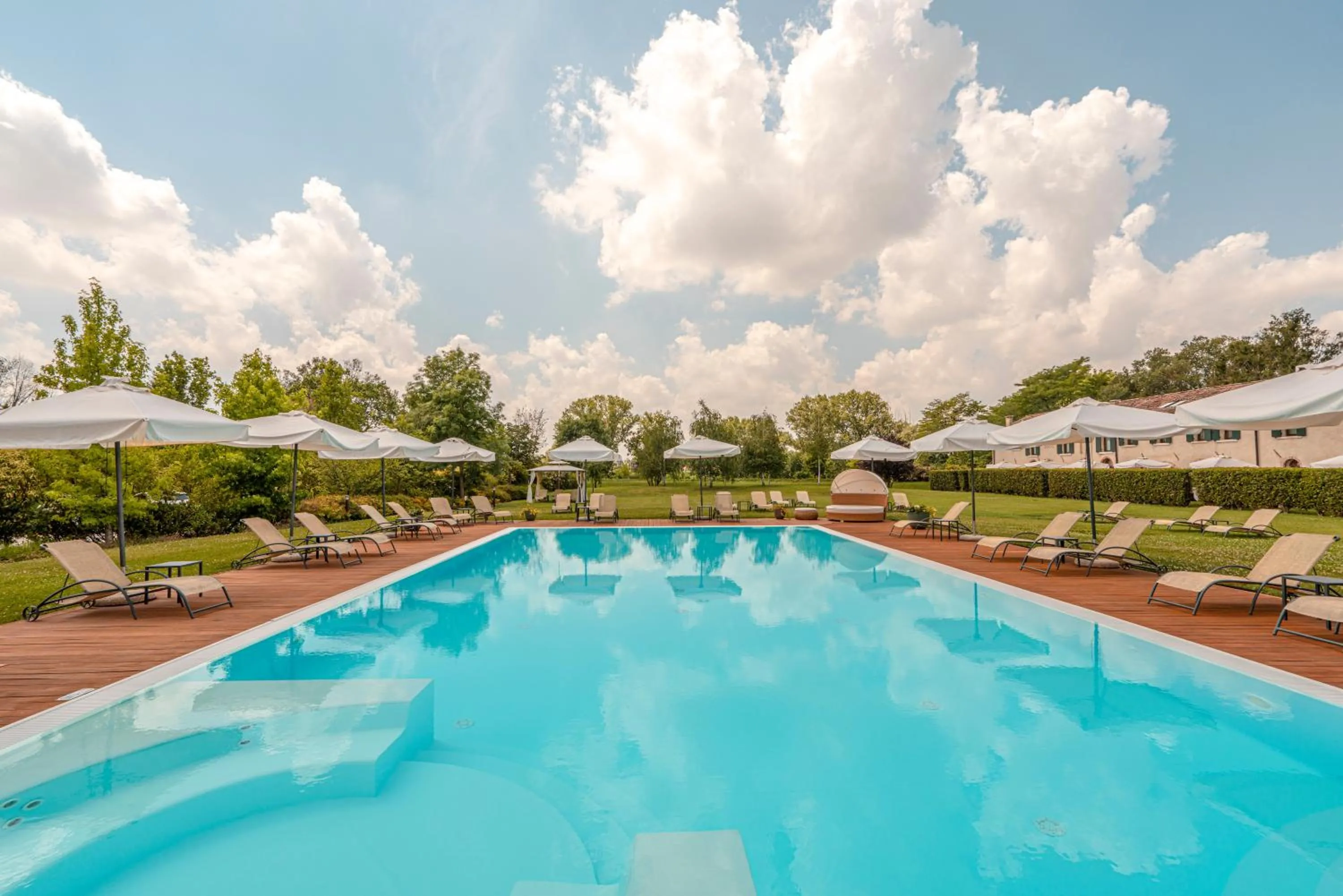 Swimming pool in Hotel Villa Barbarich