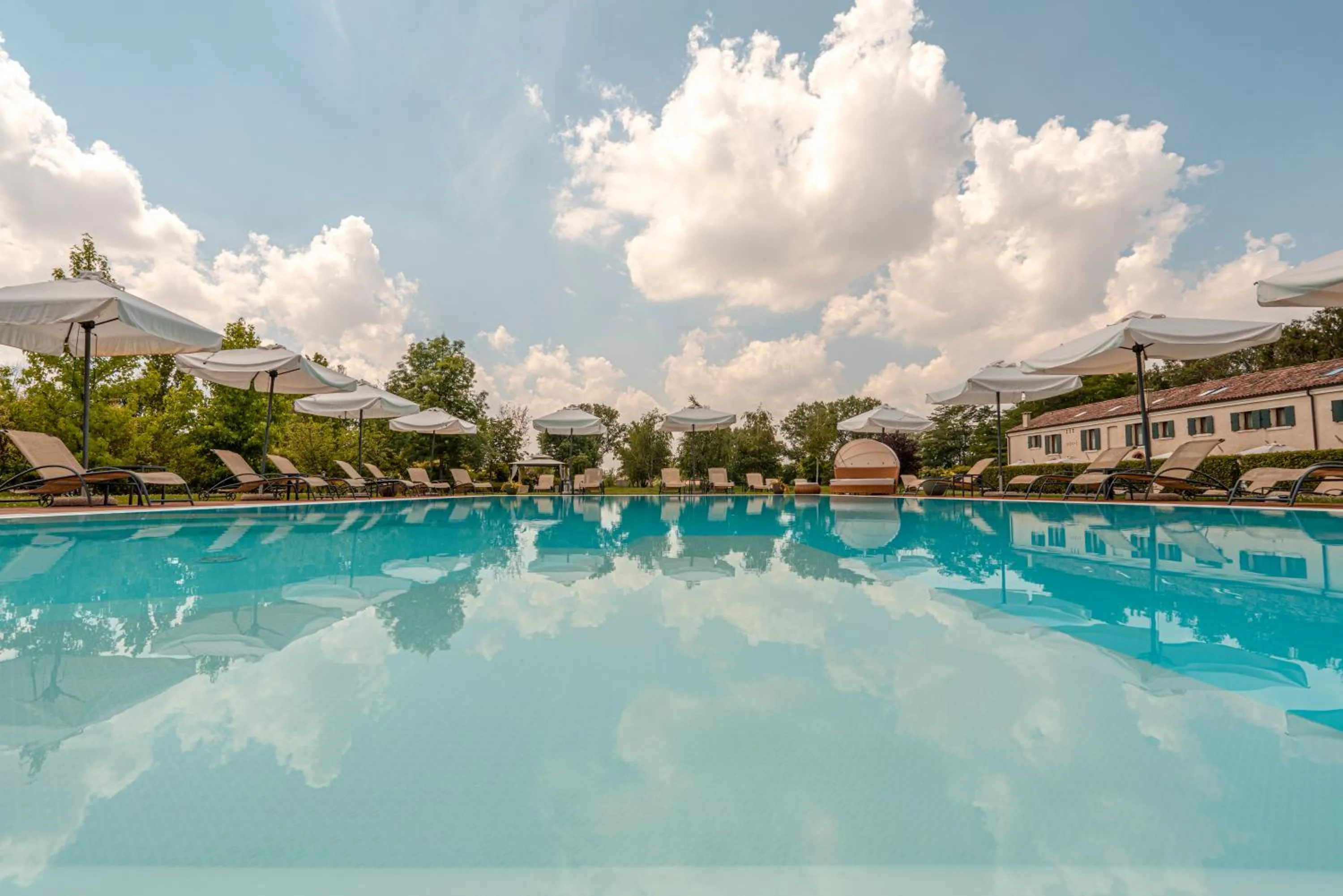 Swimming pool in Hotel Villa Barbarich