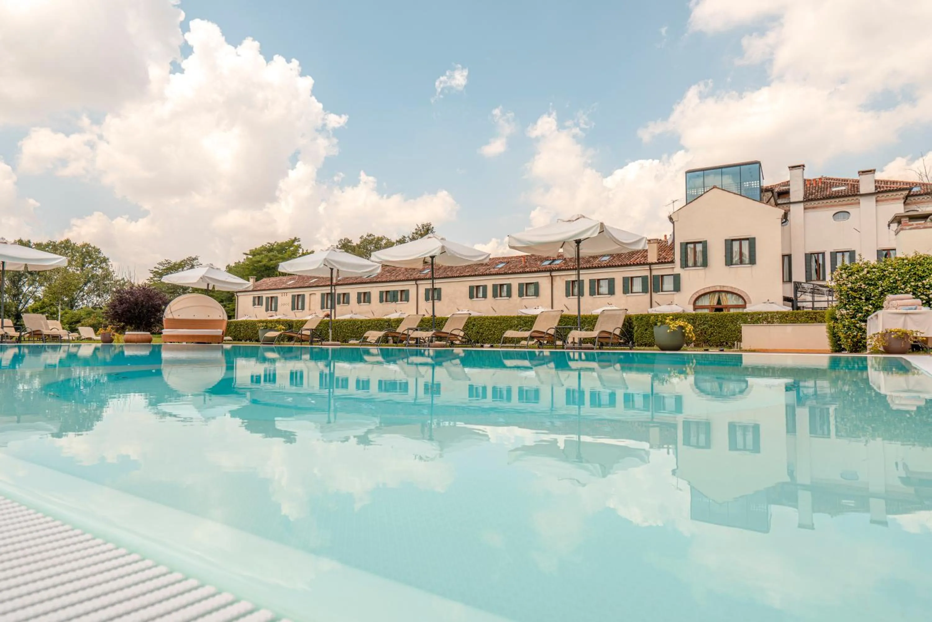 Swimming pool in Hotel Villa Barbarich