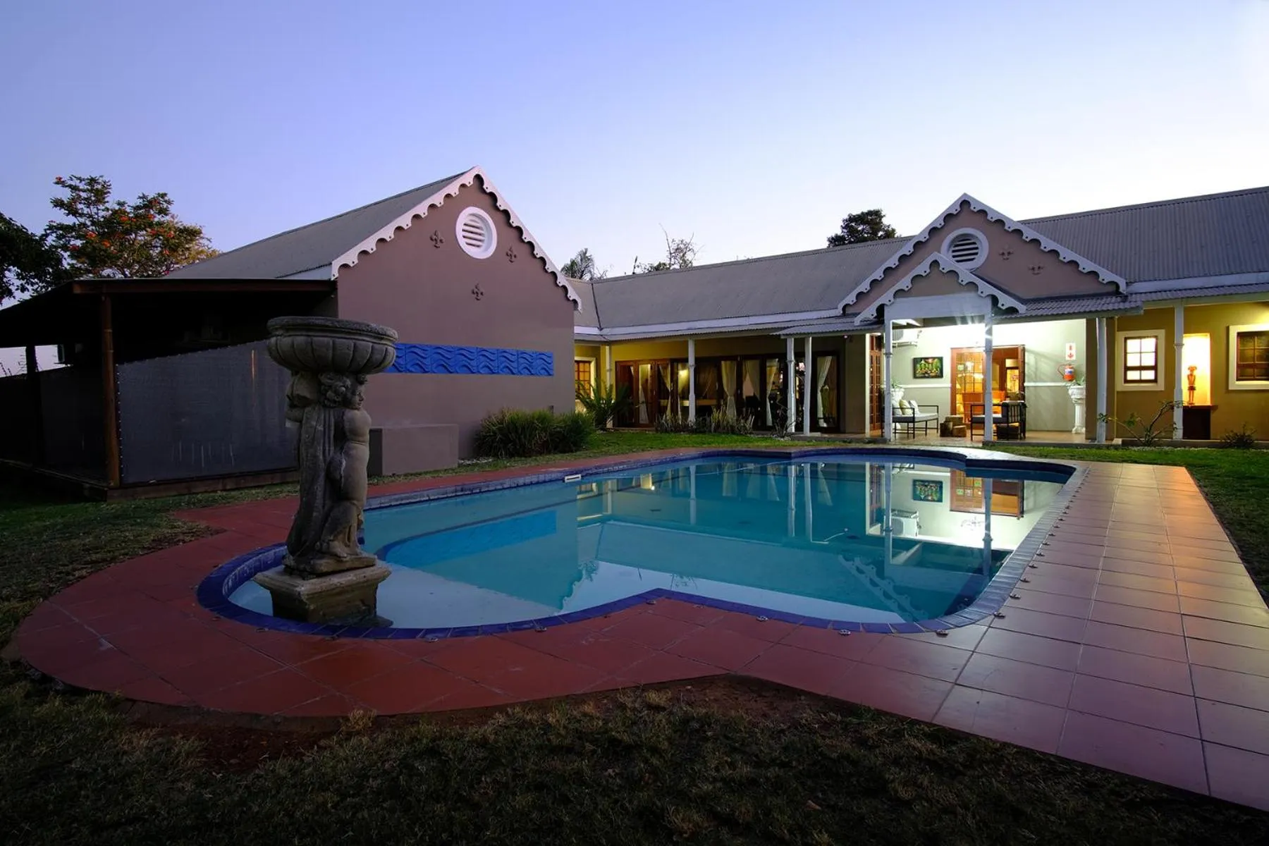Swimming pool in Cu Guest House