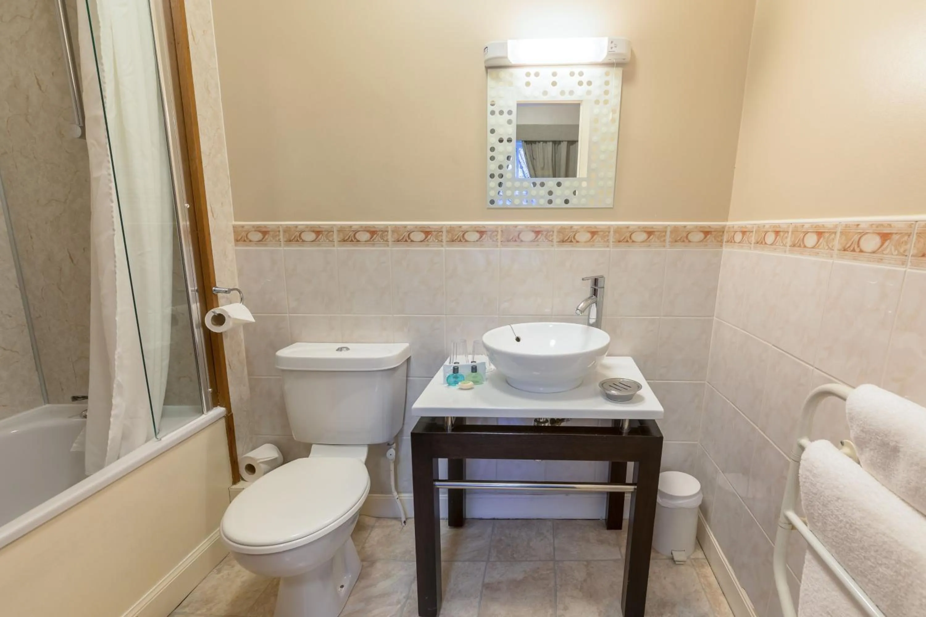 Bathroom in Pentland Hotel