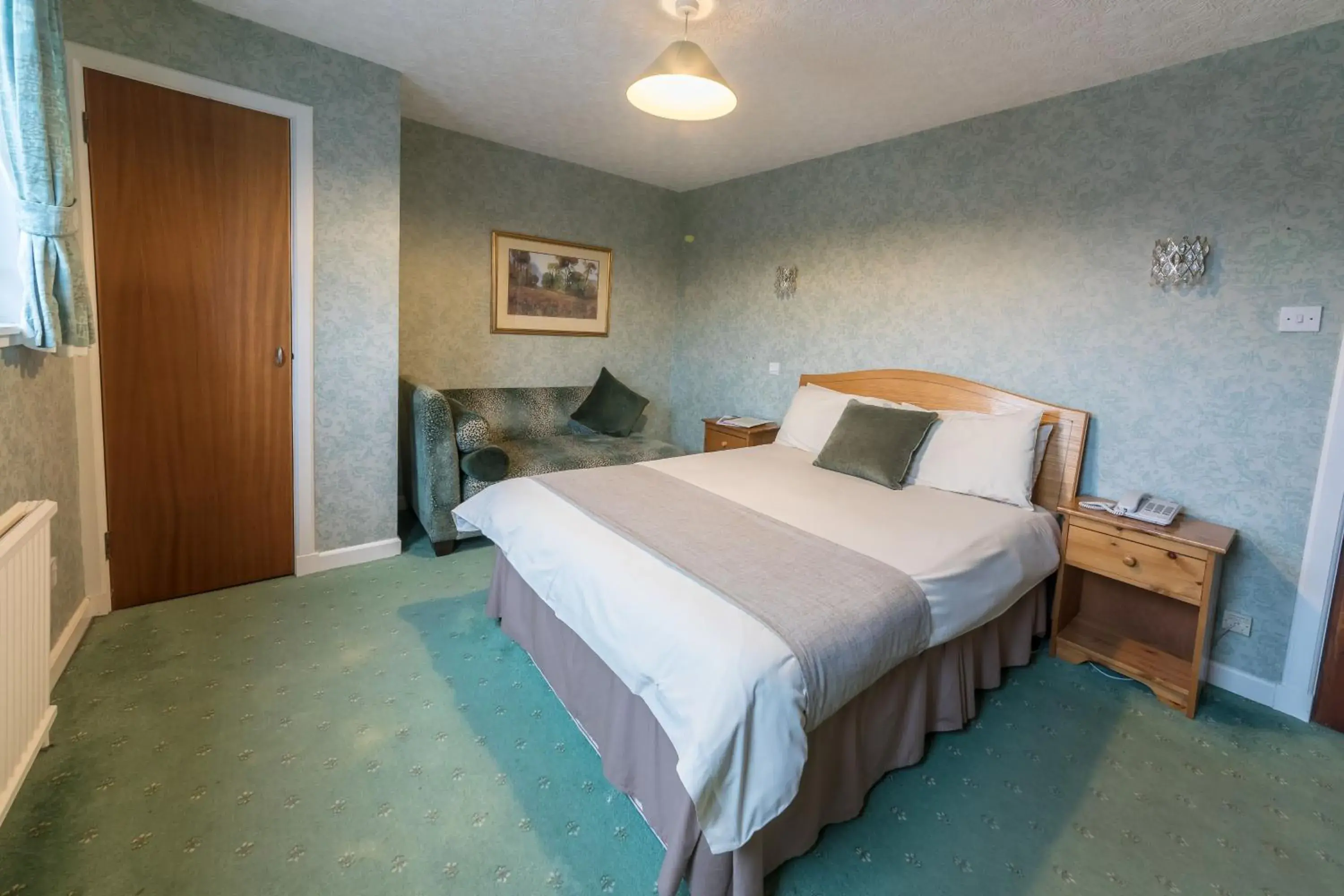 Photo of the whole room, Bed in Pentland Hotel Photo of the whole room, Bed in Pentland Hotel