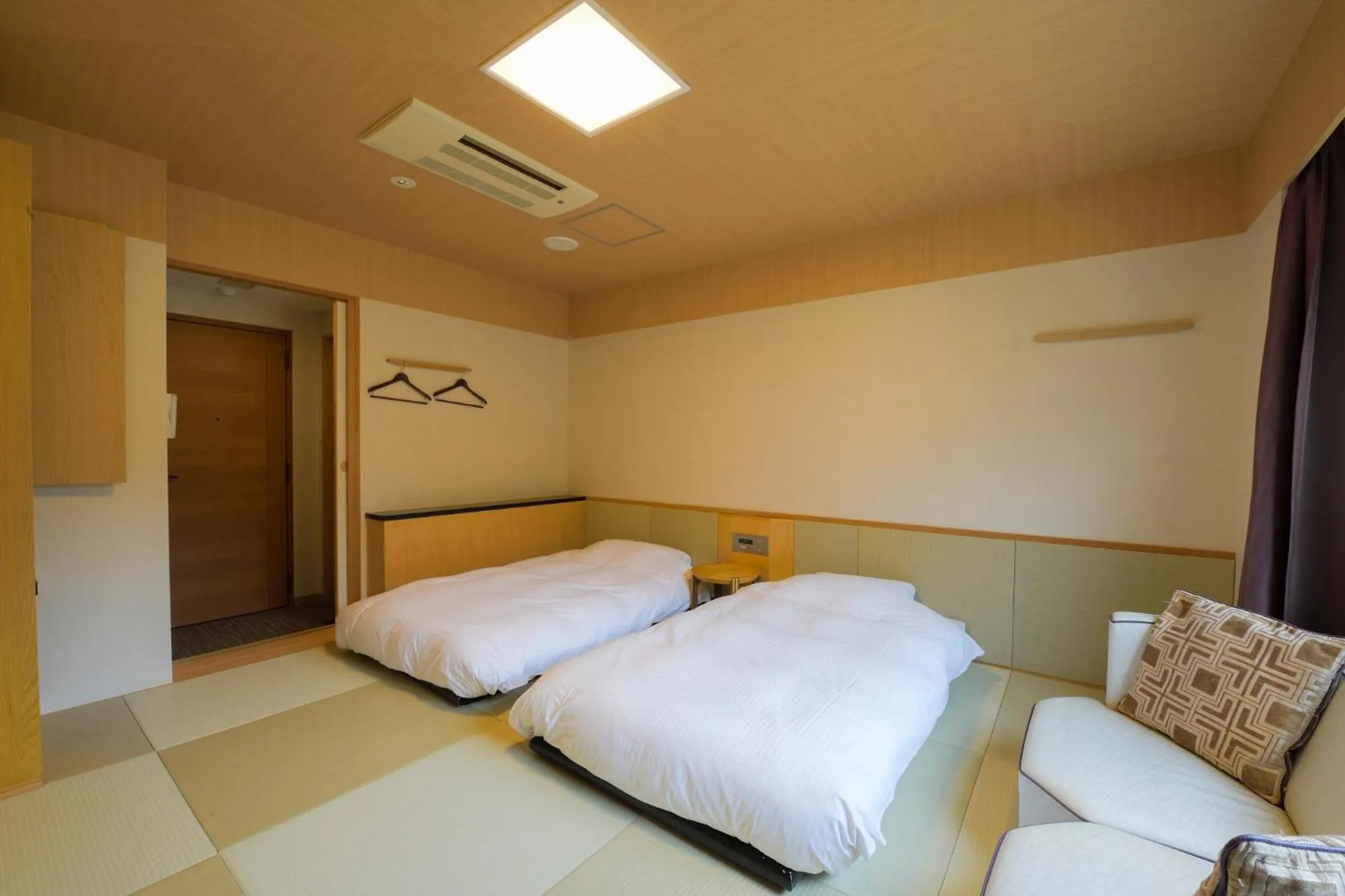 Photo of the whole room in Hakone Lake Hotel